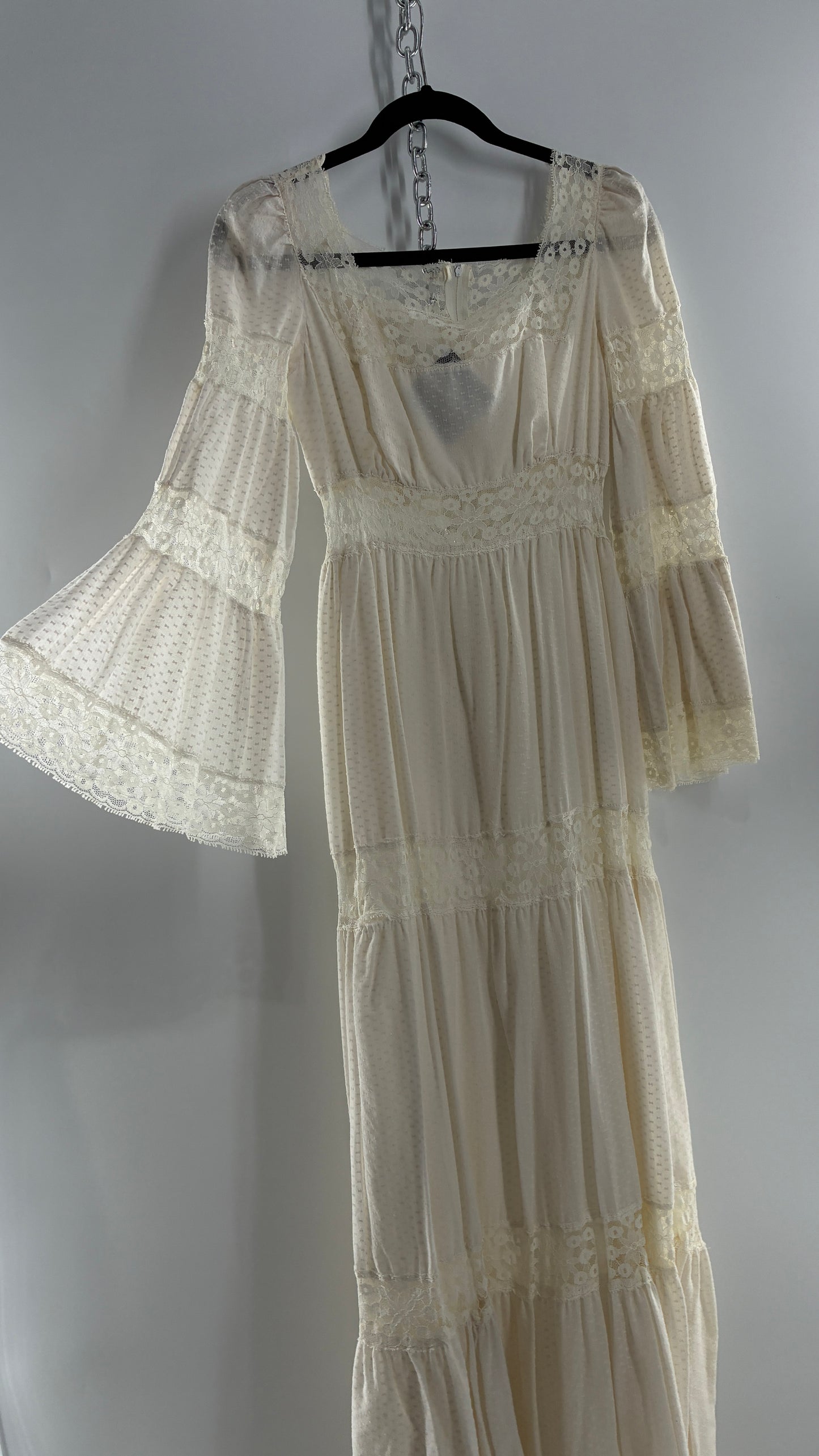 Vintage 1970s Off White Handmade Bell Sleeve Possible Wedding Gown (XS/Small)