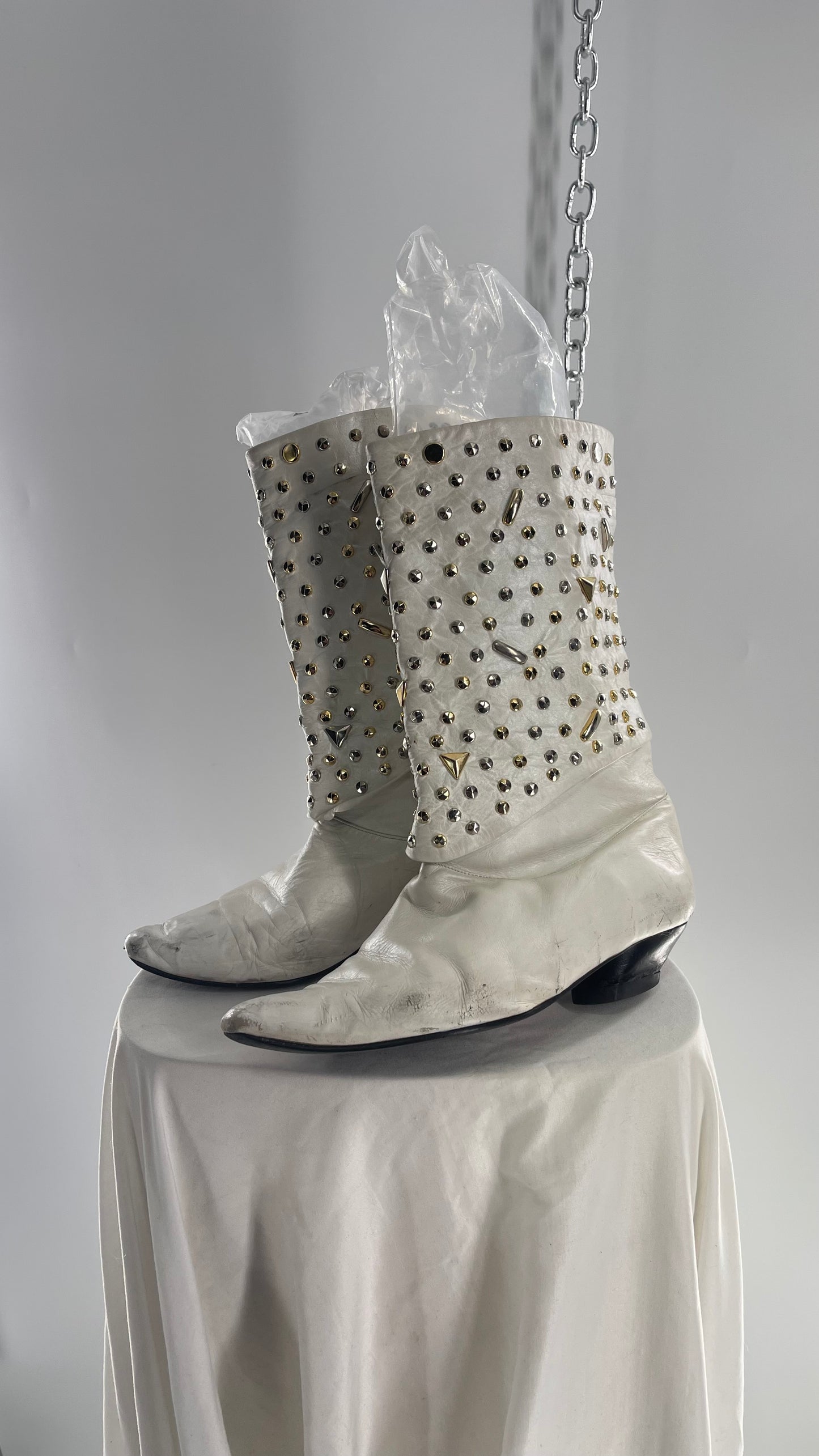 Vintage 1980s Fantasy Collection White Leather Pointed Boots with Mixed Metal Studs (8)