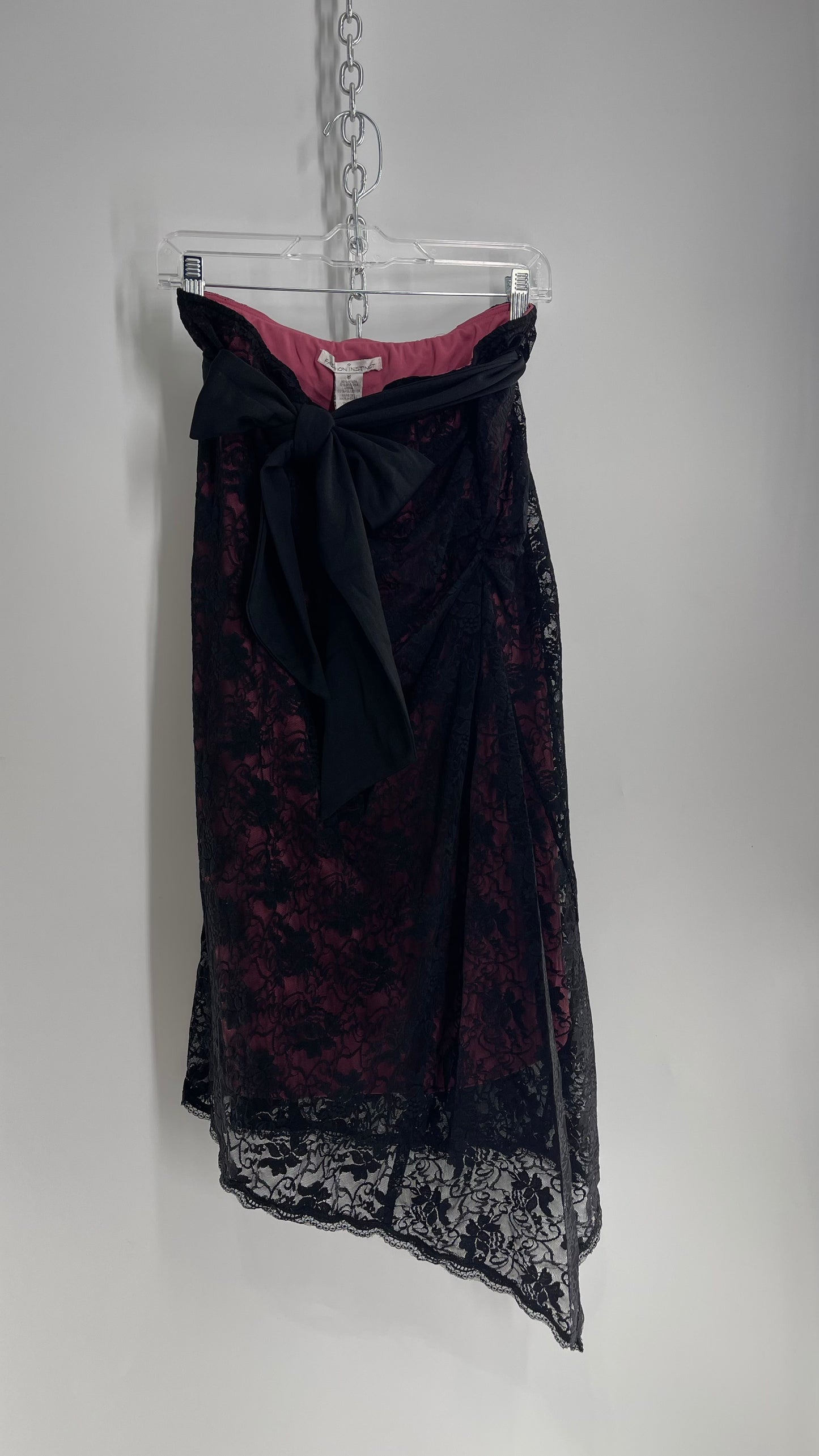 Vintage Fashion Institute Asymmetric Hem Black Lace Pink Underlay Skirt (Medium)