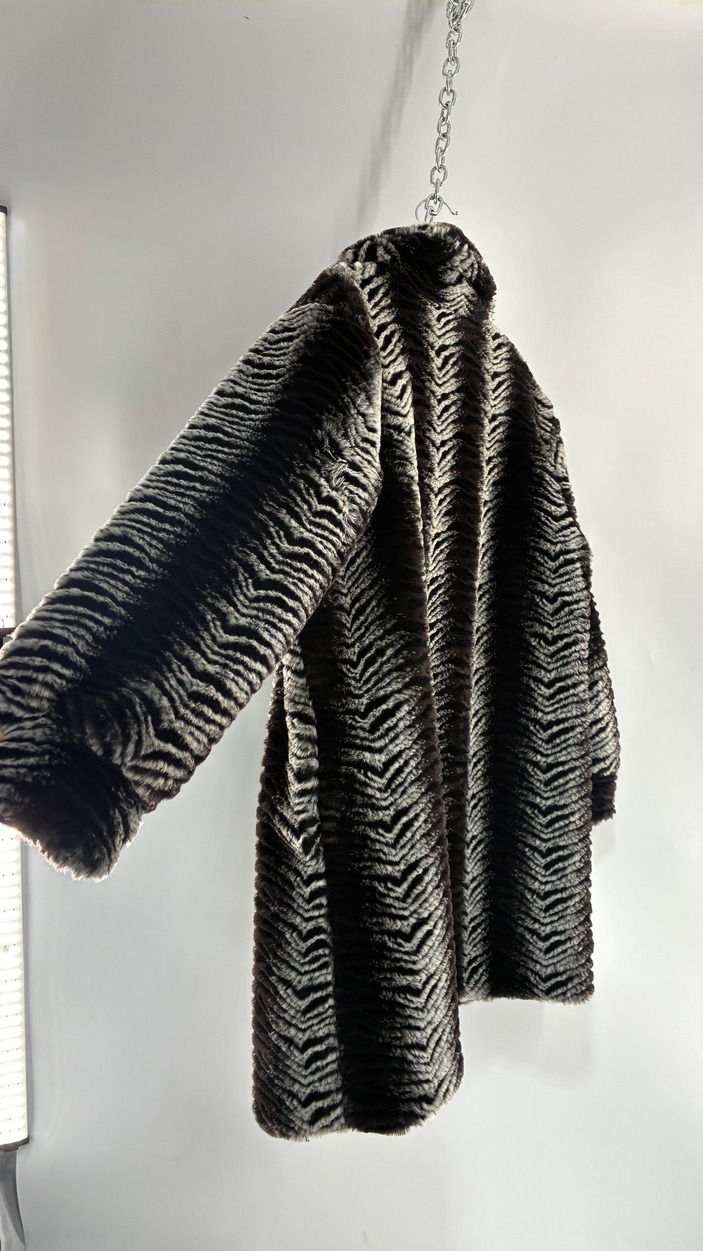 Vintage NOVA Gray and Black Herringbone Patterned Faux Fur Coat (Large)