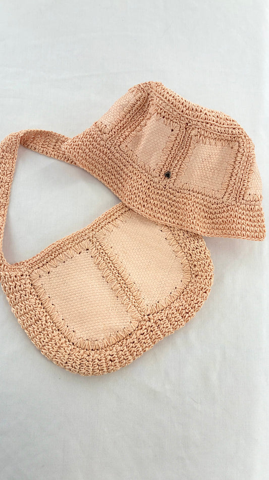 Vintage LIZ CLAIBORNE Natural Woven Shoulder Bag With Textured Border and Matching Sun Hat