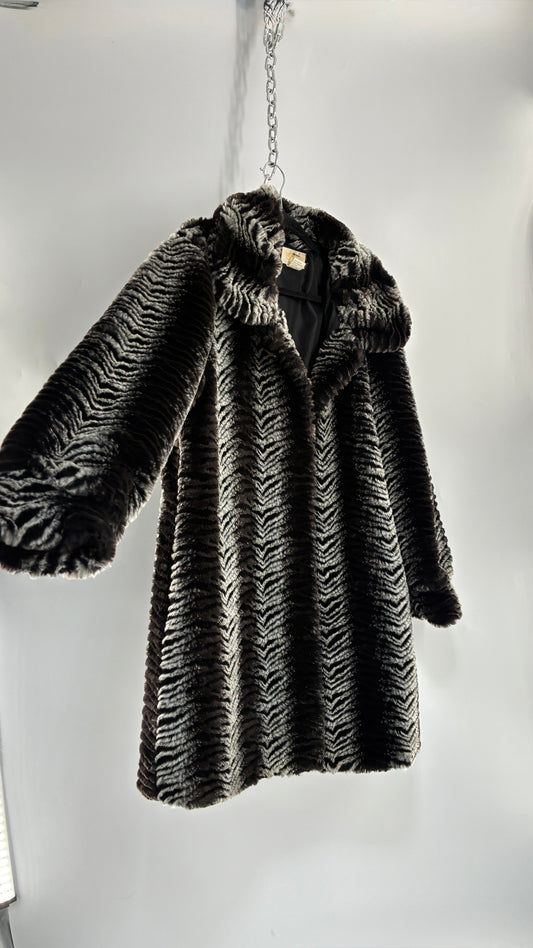 Vintage NOVA Gray and Black Herringbone Patterned Faux Fur Coat (Large)
