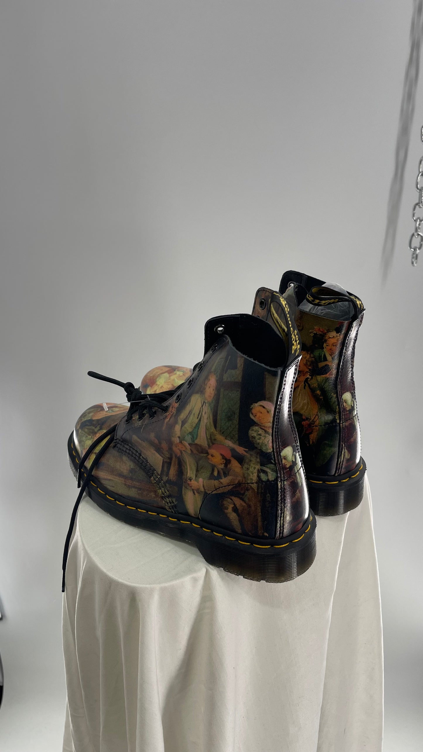 Dr Martens Men's William Hogarth Pascal 1460 Special Edition Art Museum Collection Boots. (8 M)