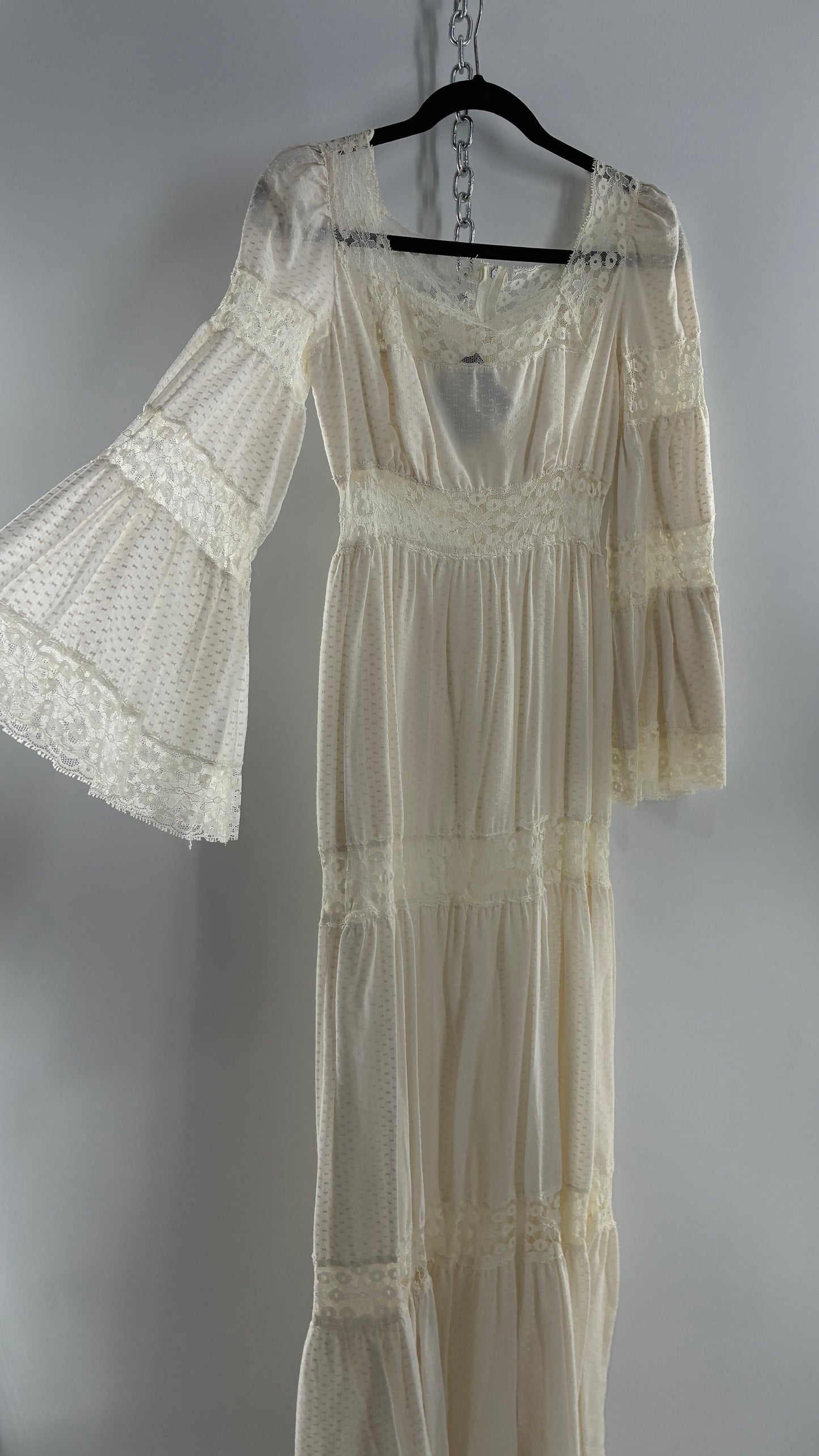 Vintage 1970s Off White Handmade Bell Sleeve Possible Wedding Gown (XS/Small)