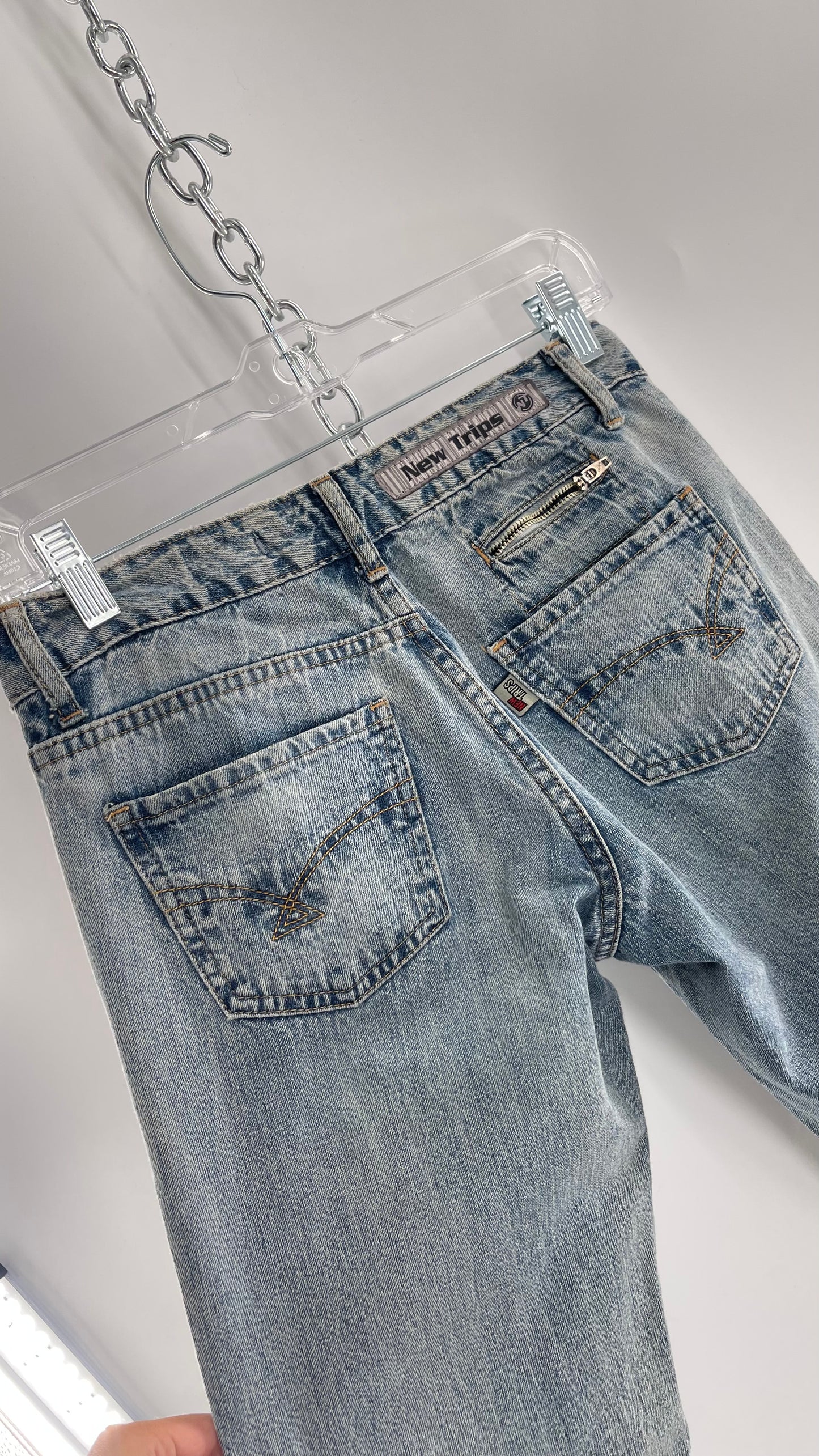 Vintage New Trips Light Wash Kick Flare Jeans with Zipper Hem Detail, V Waistline and Oversized Metal Buttons (40)