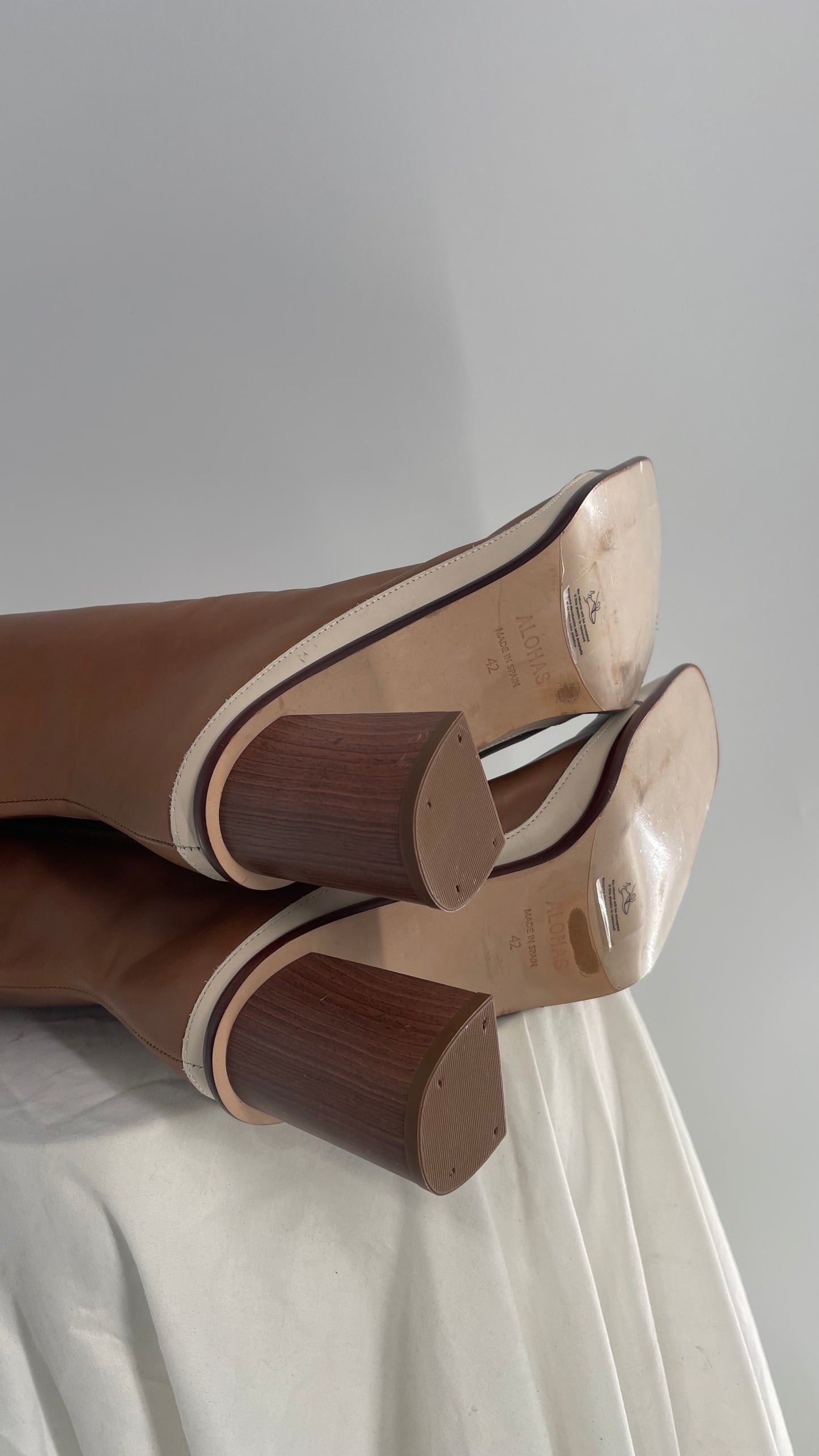 ALOHAS Brown and White Paneled Leather Booties (42)