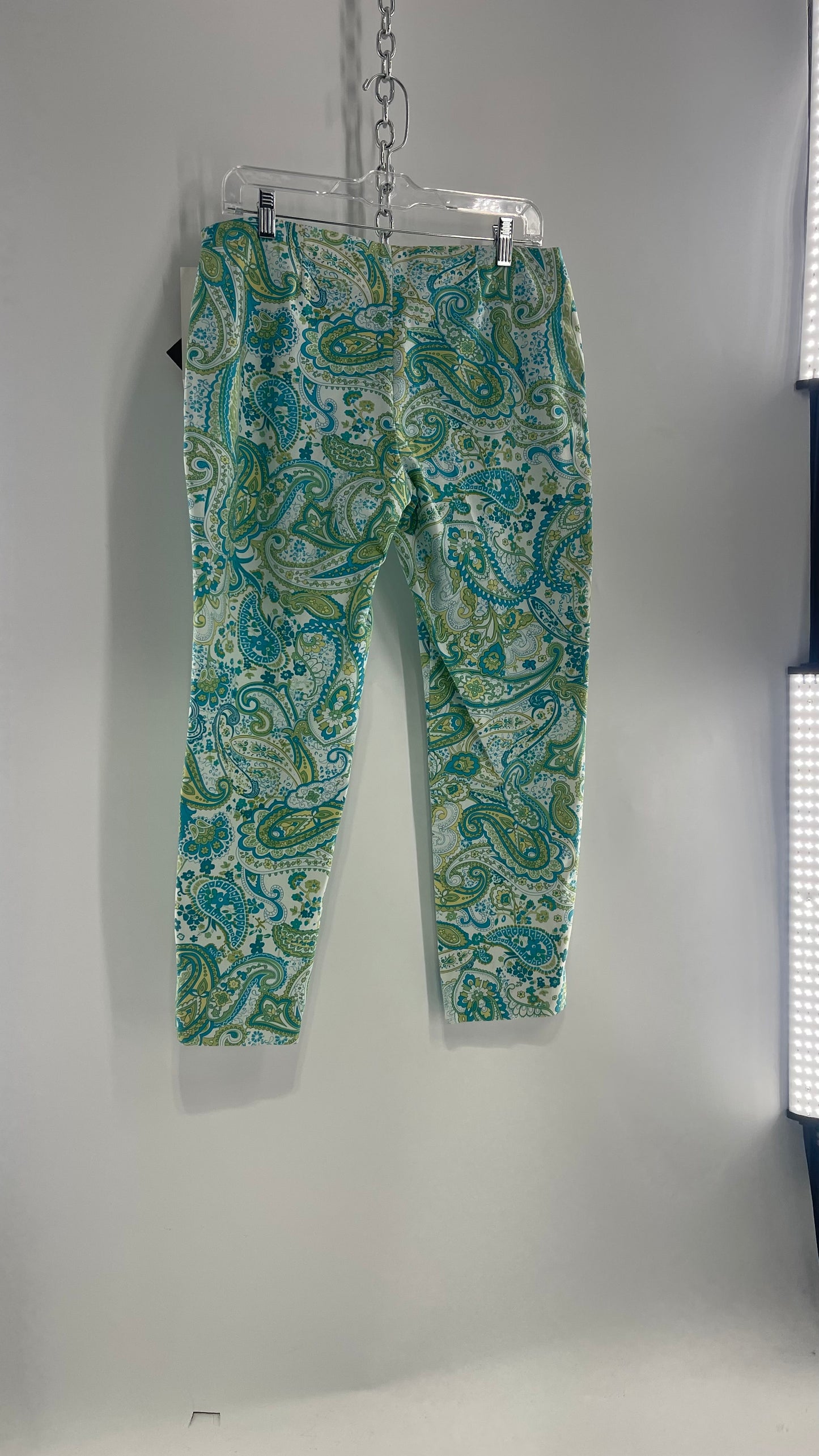 VINTAGE WOMYN Blue Green Paisley Patterned 1990s Capris with Tags Attached (8)