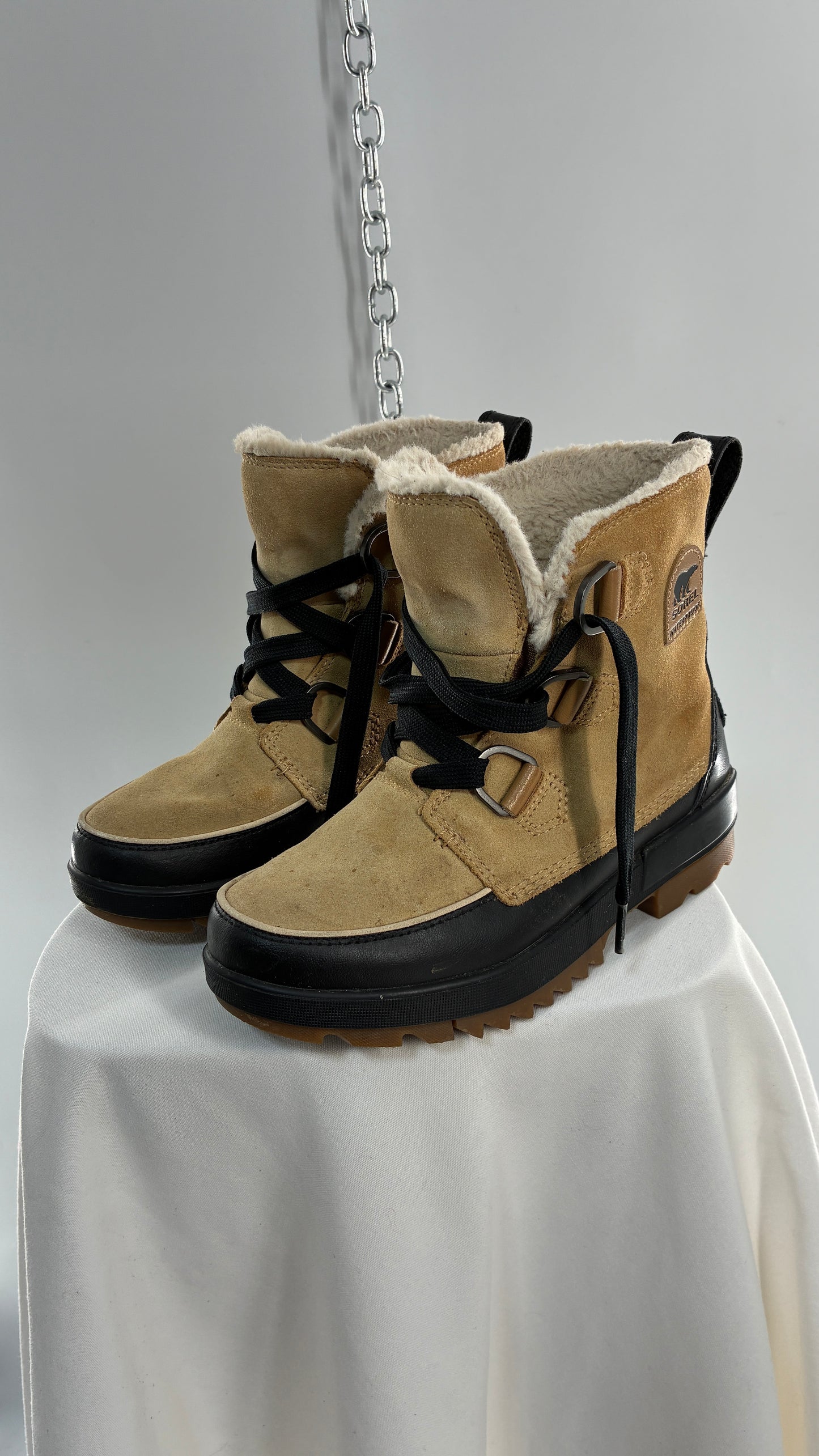 SOREL Tivoli Boots Tan with Thick Black Laces (7.5)