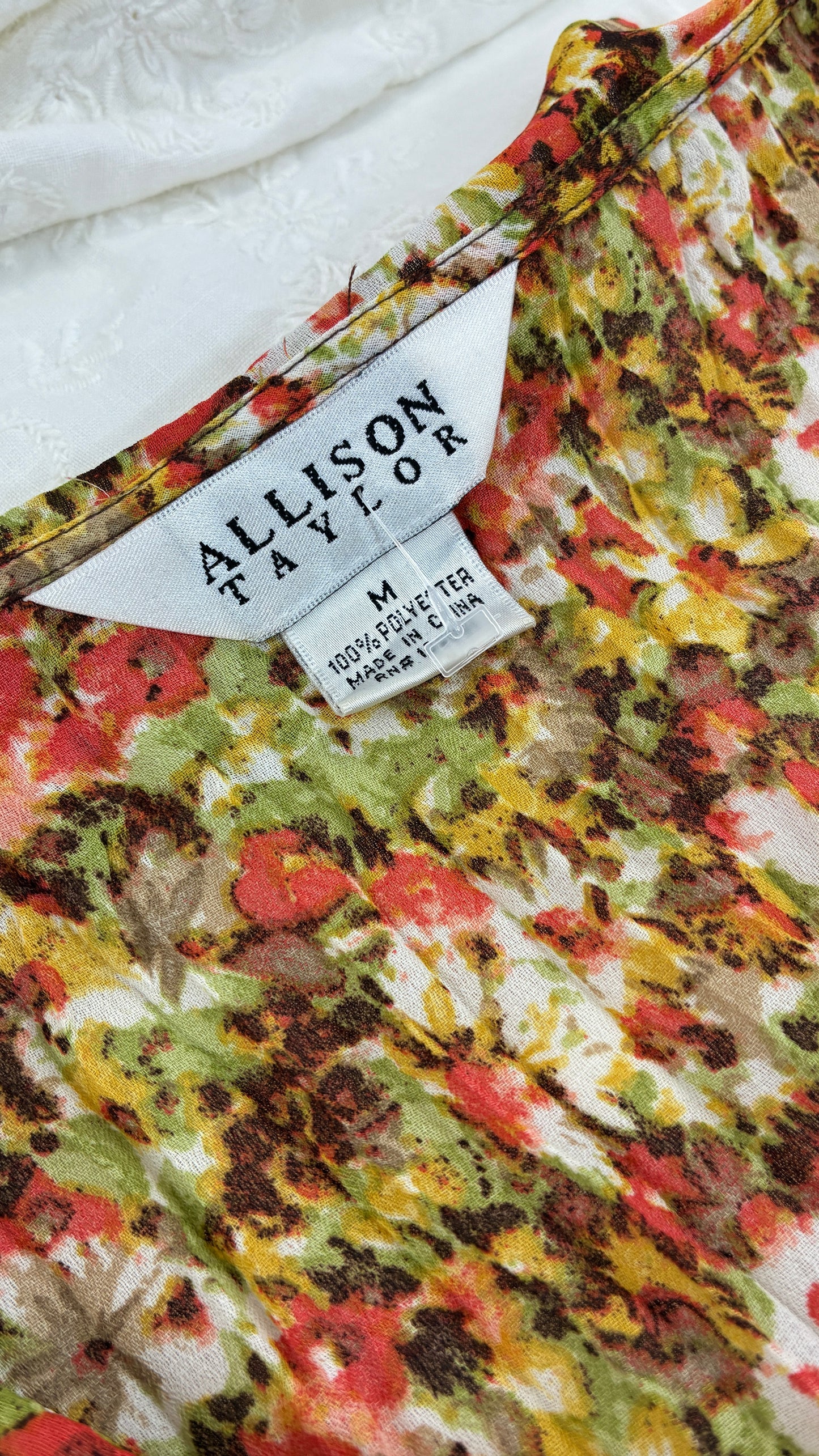 Vintage ALLISON TAYLOR Seasonal Crimped Tie Side, Puff Sleeve Blouse (Medium)