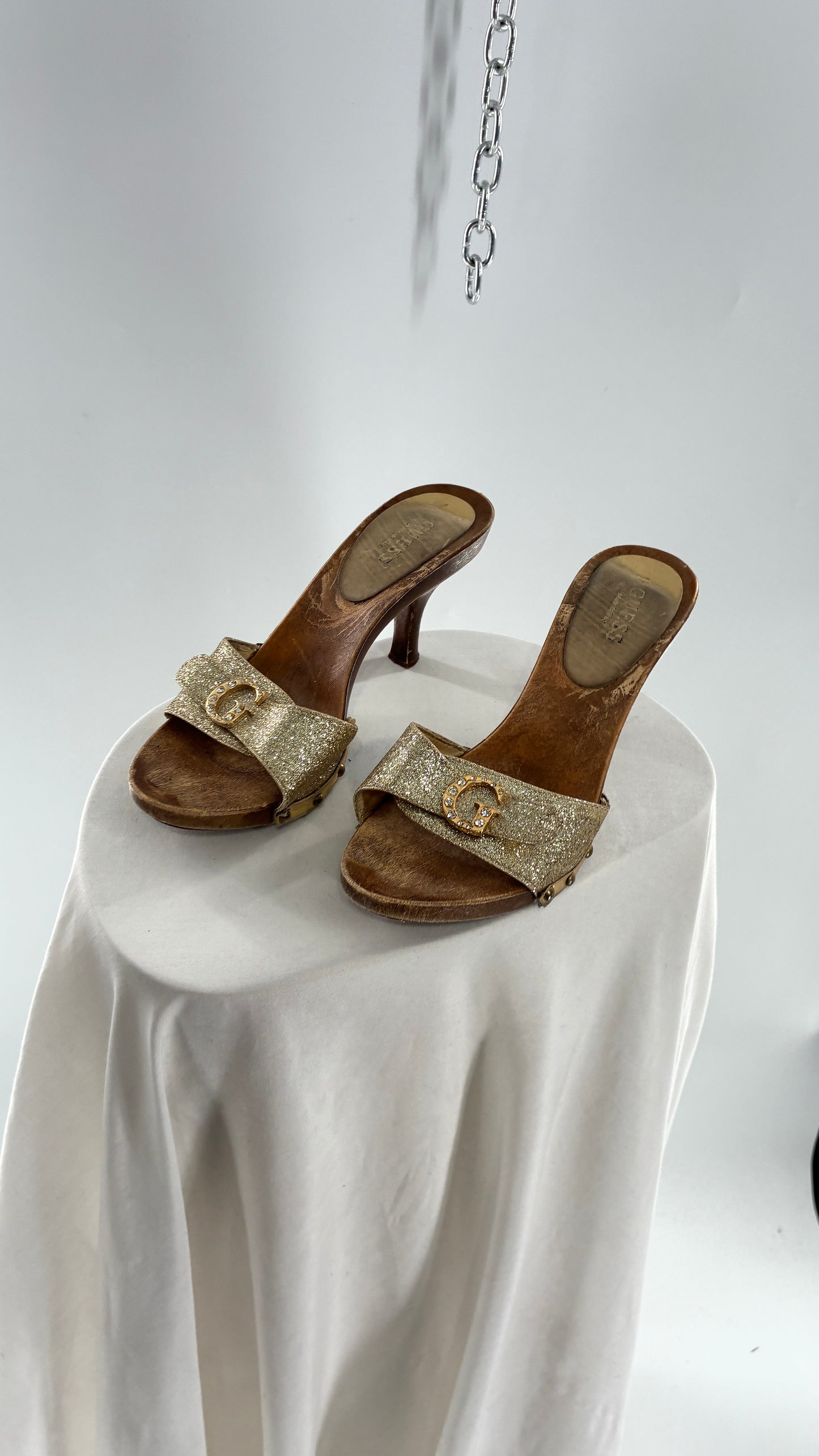 Vintage GUESS Kitten Heels with Gold Glitter Strap and Metal “G” Emblem (7)