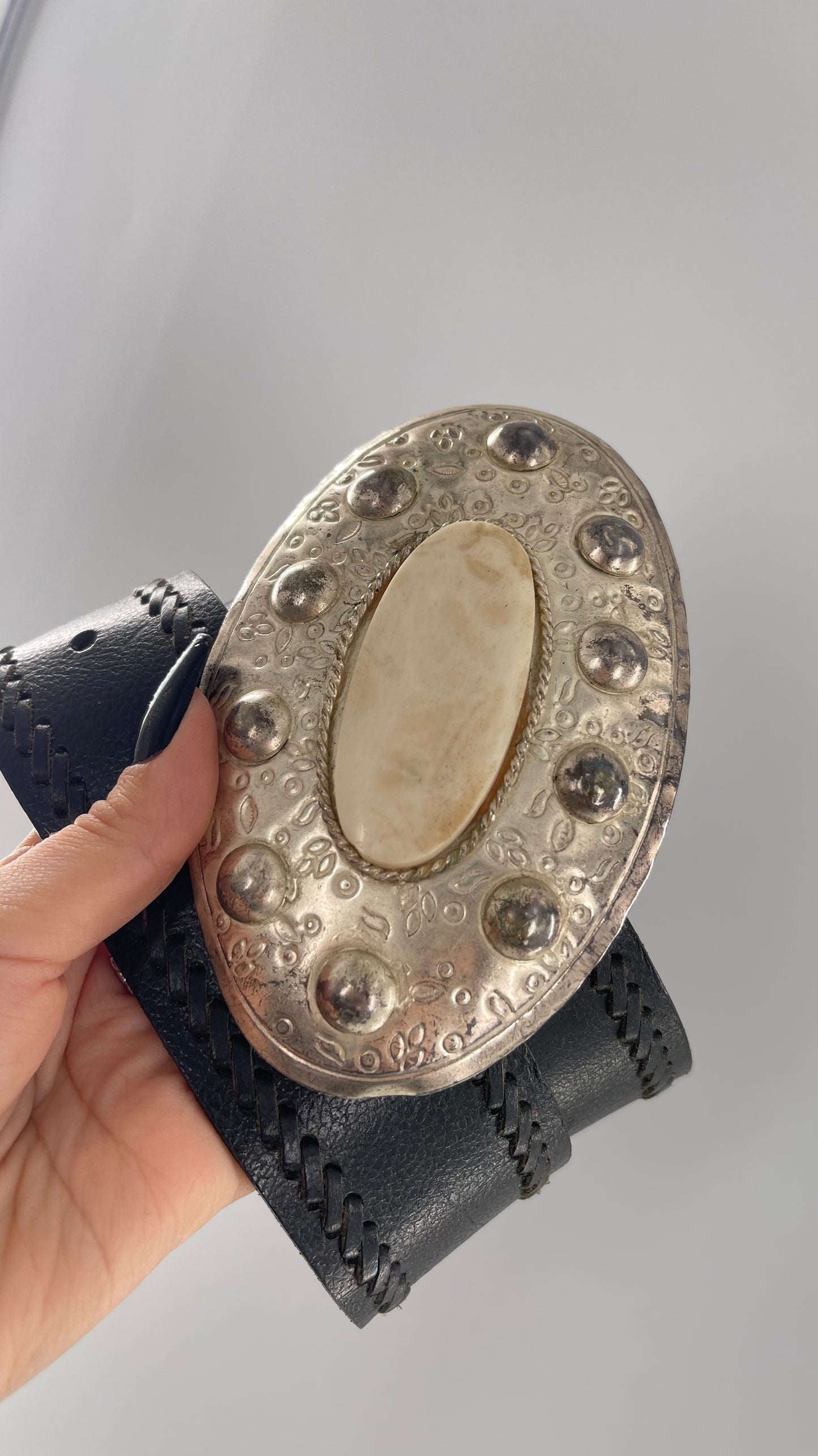 Vintage Black Leather Belt with Silver Metal Buckle with ‘Stone’ Detail (M/L)