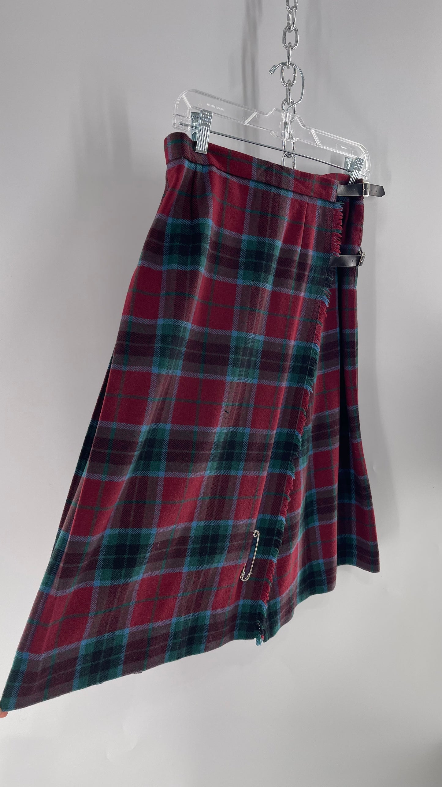 Vintage Clan Crest Pure New Wool Tartan Plaid Skirt with Oversized Pin Made in Scotland (36)