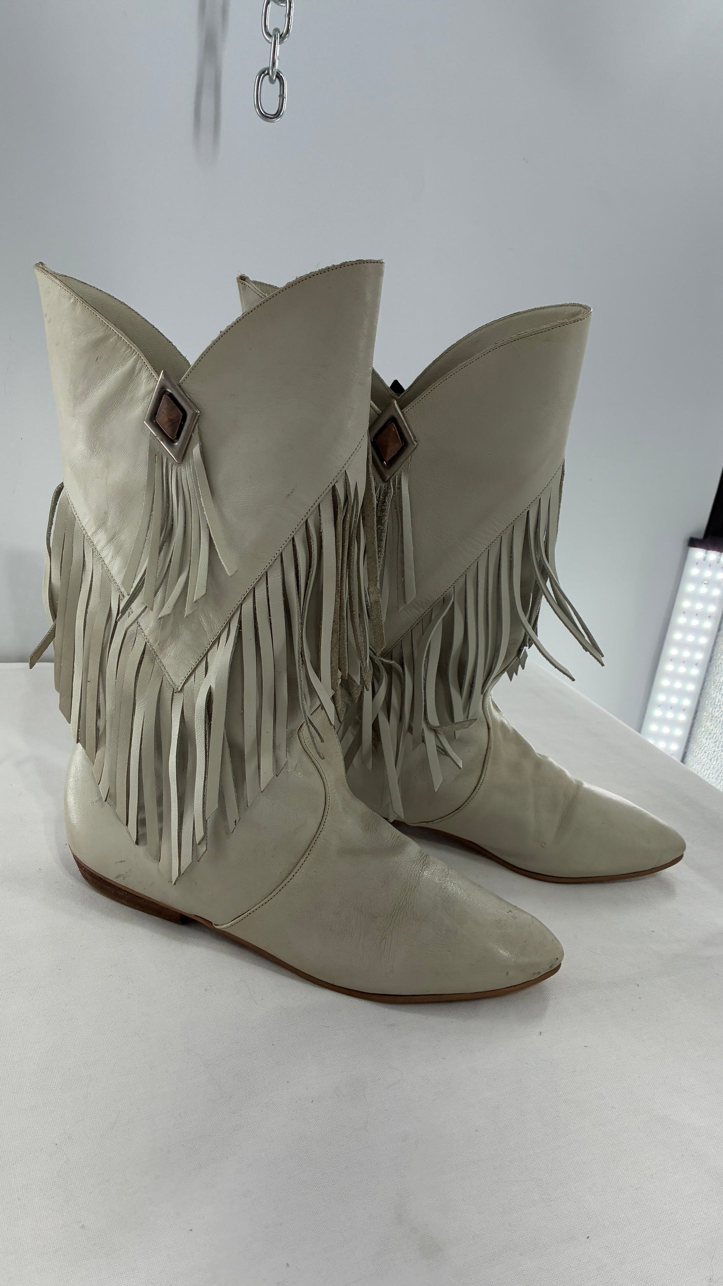 LJ SIMONE NEW YORK Off White, Slouchy Genuine Leather Fringed Boots (6.5)