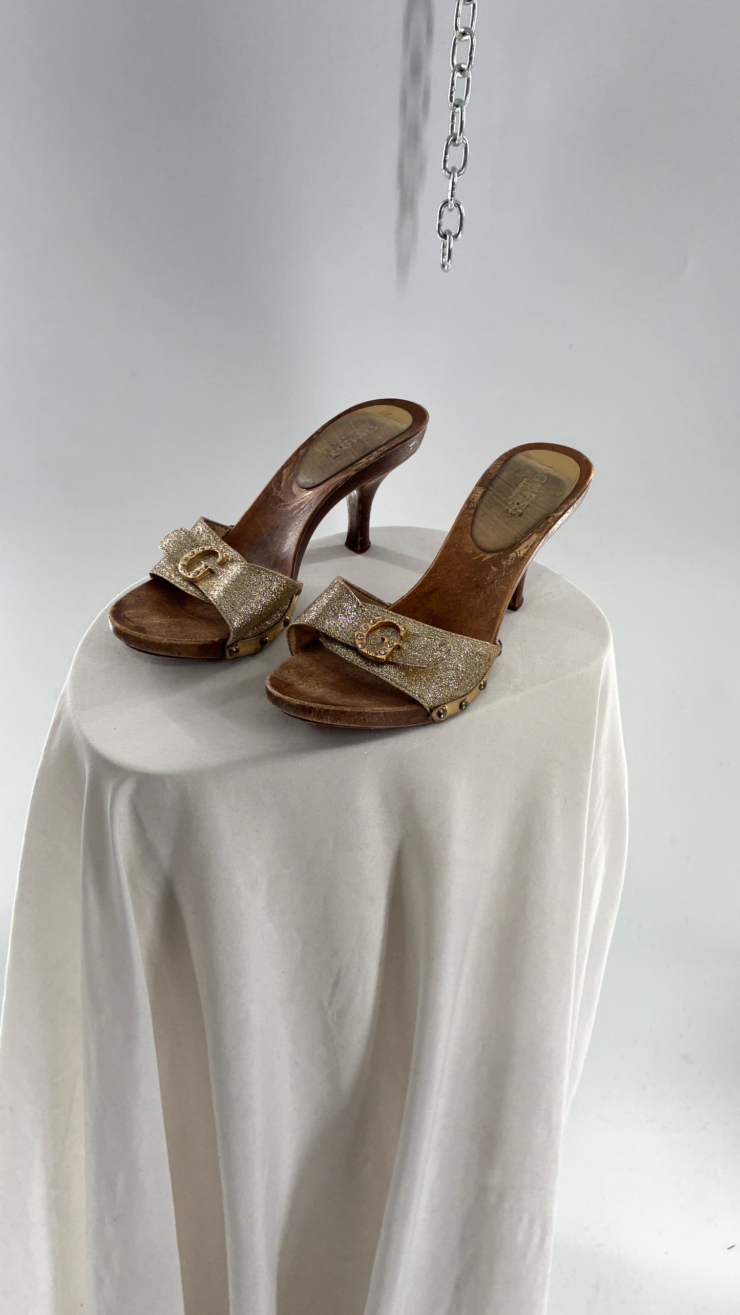 Vintage GUESS Kitten Heels with Gold Glitter Strap and Metal “G” Emblem (7)