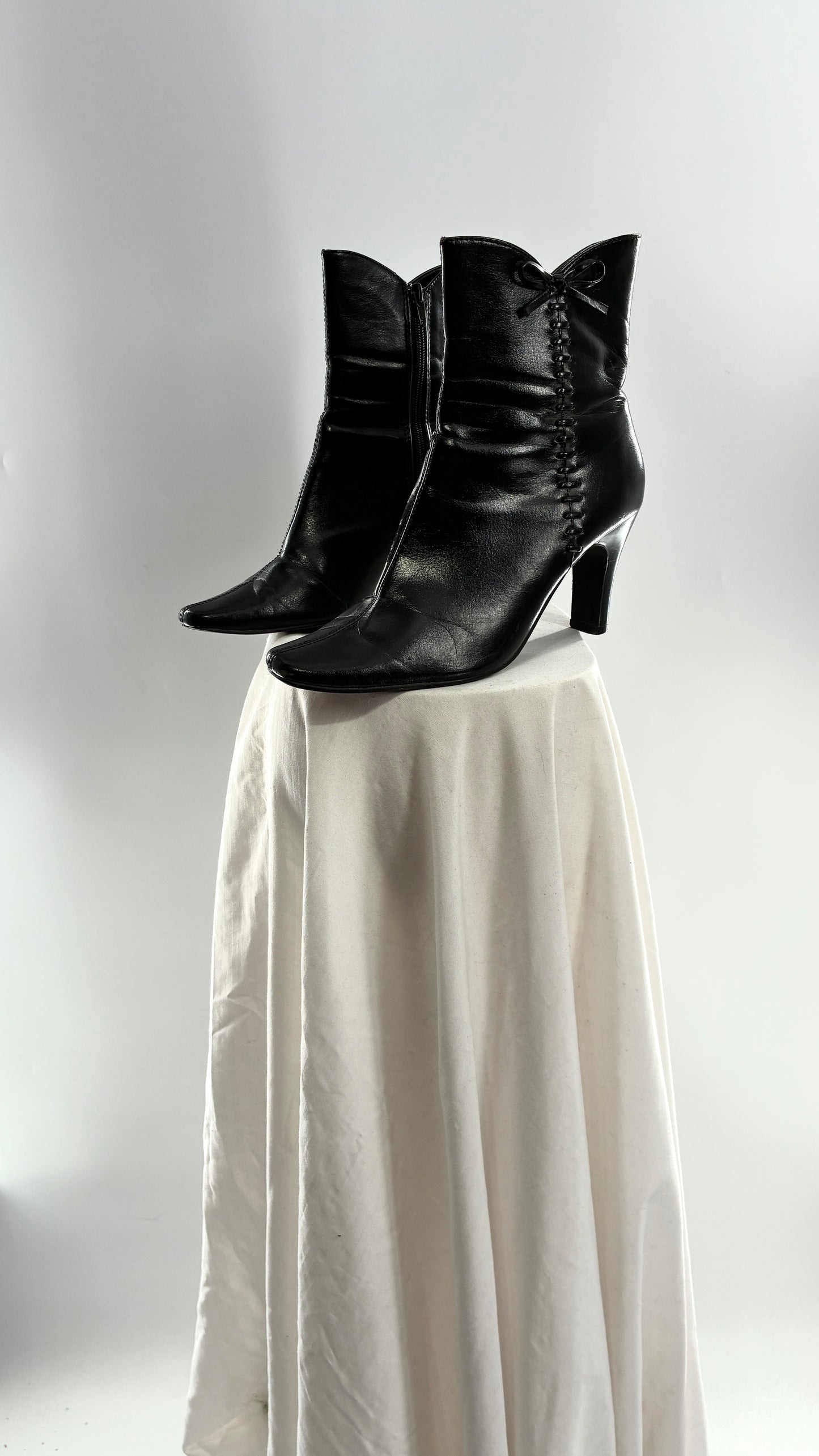 Vintage EXPRESSIONS Black Square Toe Kitten Heel Boots with Lace Up, Bow Side Details (8)