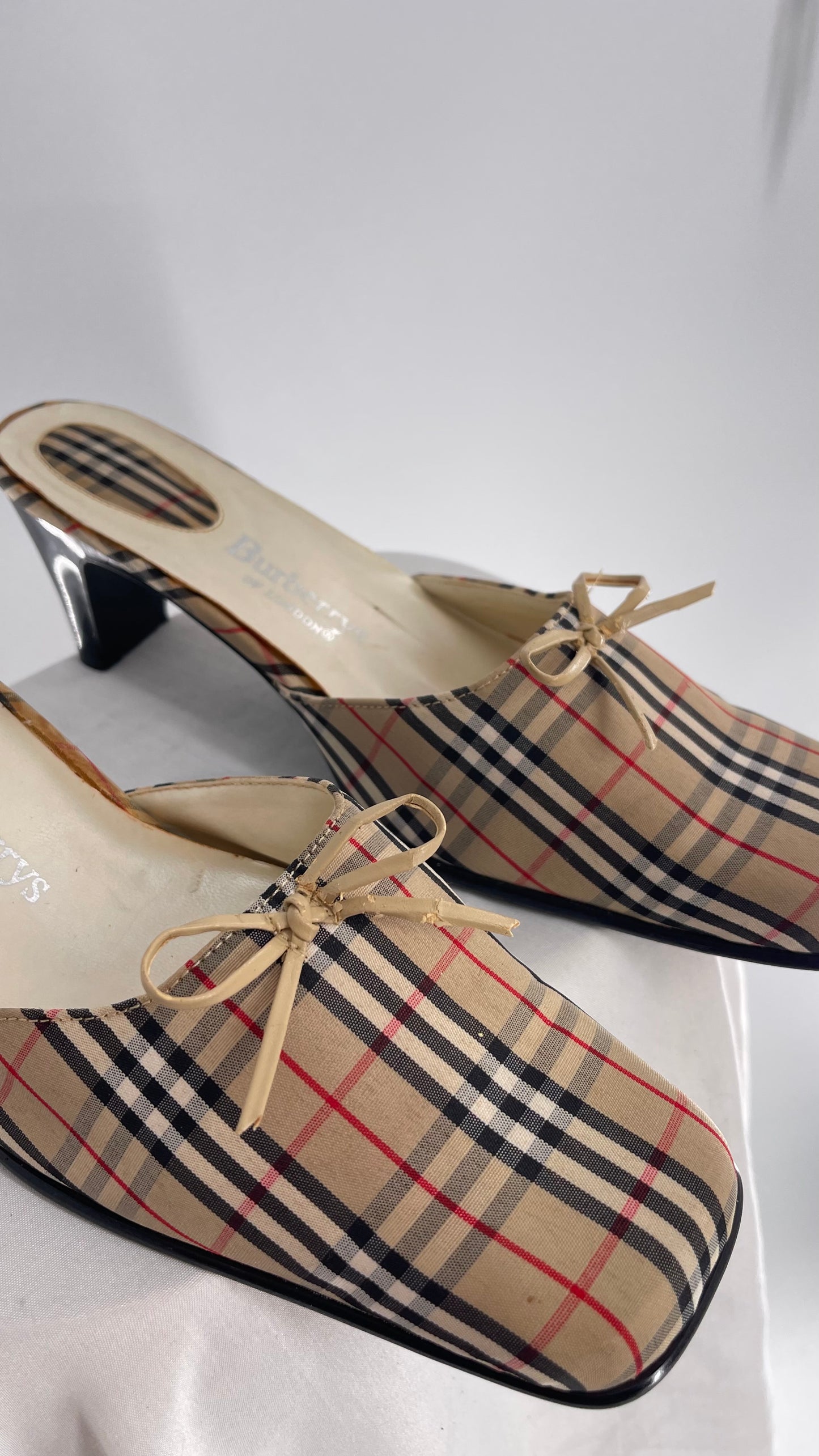 Vintage Rare Burberry Plaid Patterned Kitten Heel (10)