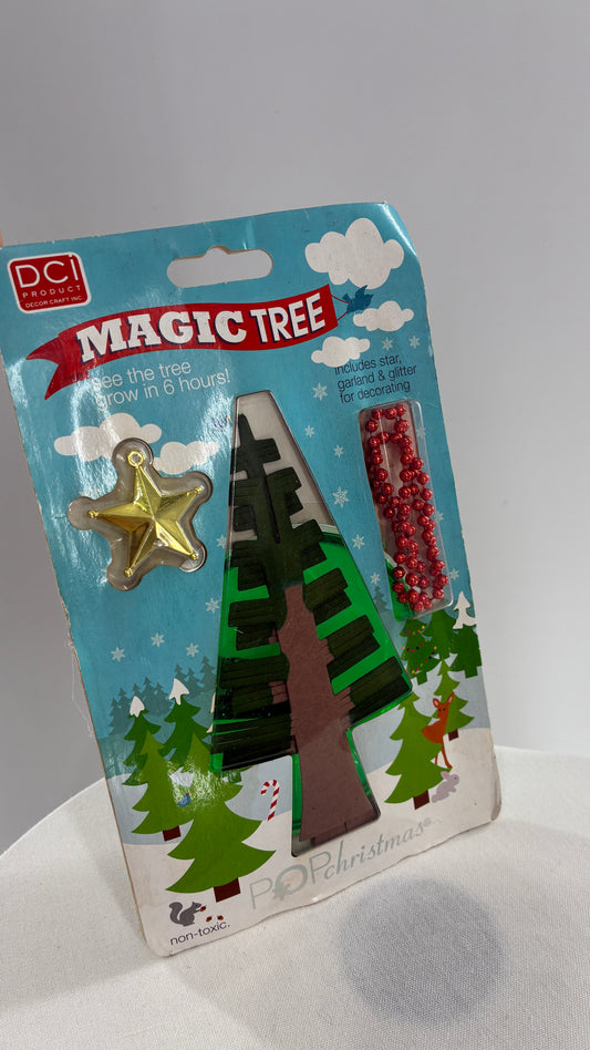 MAGIC TREE Growing Christmas Tree Display with Garland and Star