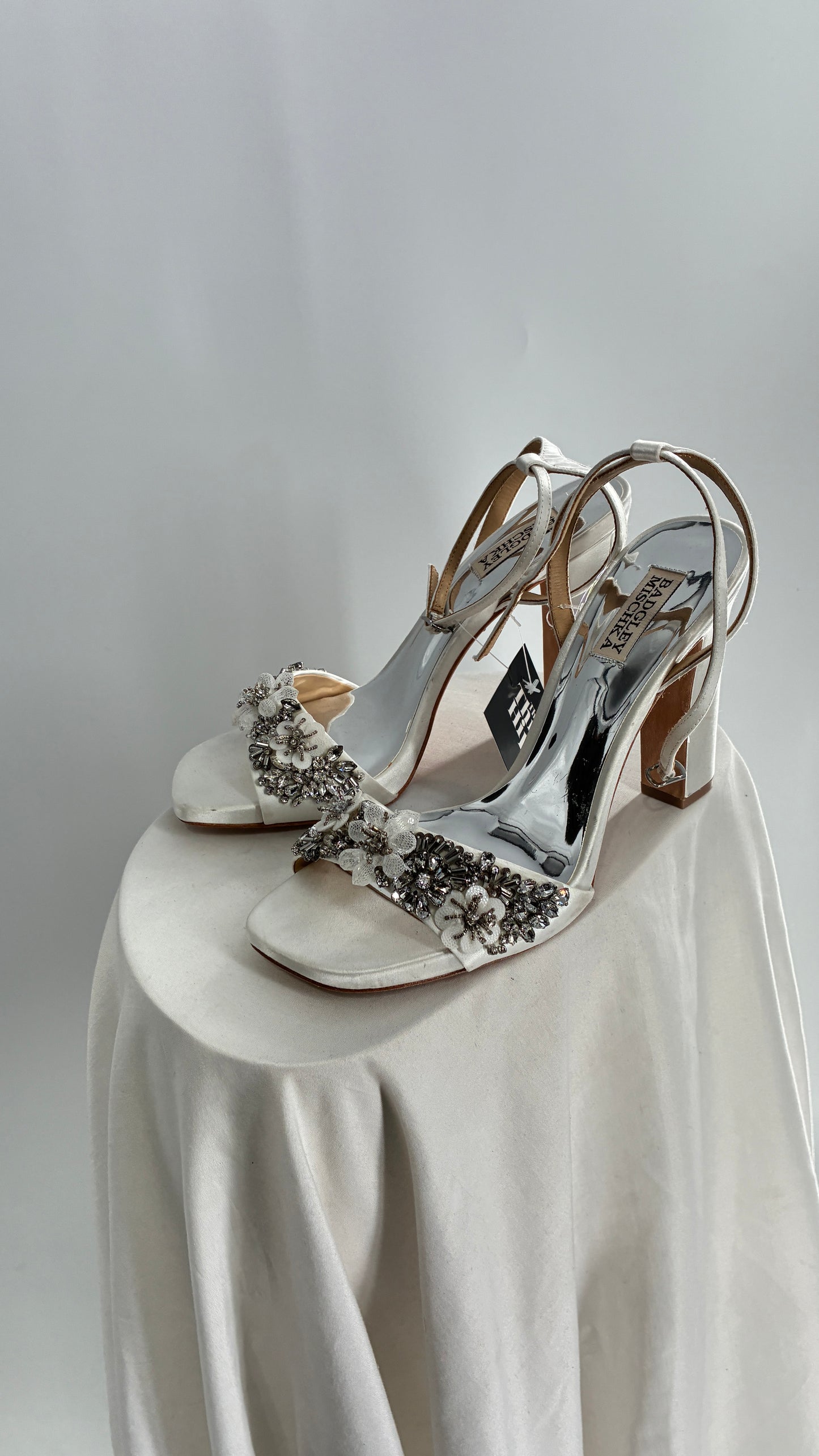 BADGLEY MISCHKA White Square Toe Embellished Florals Heels (9.5)