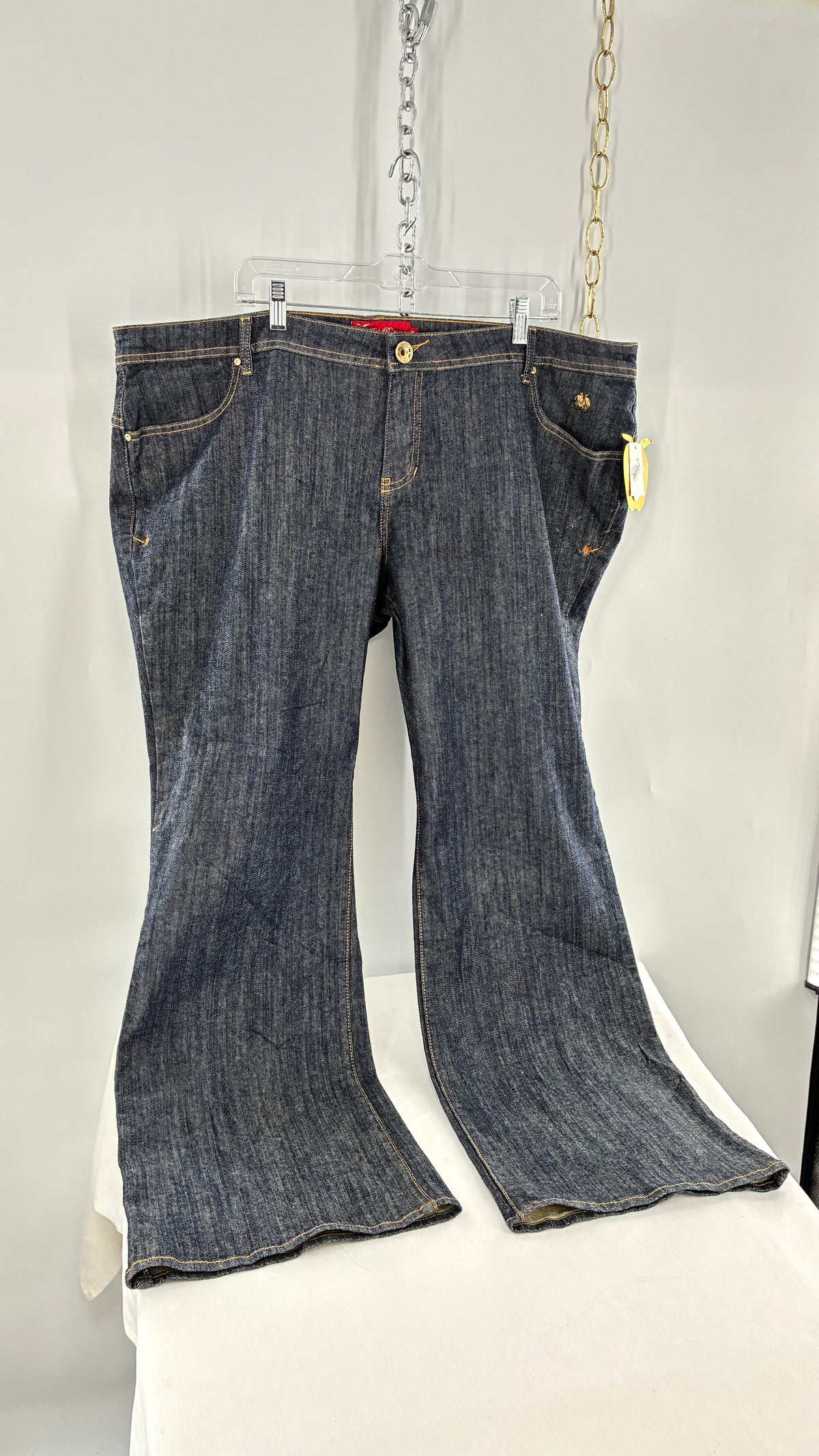 Deadstock Vintage Iconic APPLE BOTTOM JEANS with Apple Pockets and Embroidered Lettering (24)