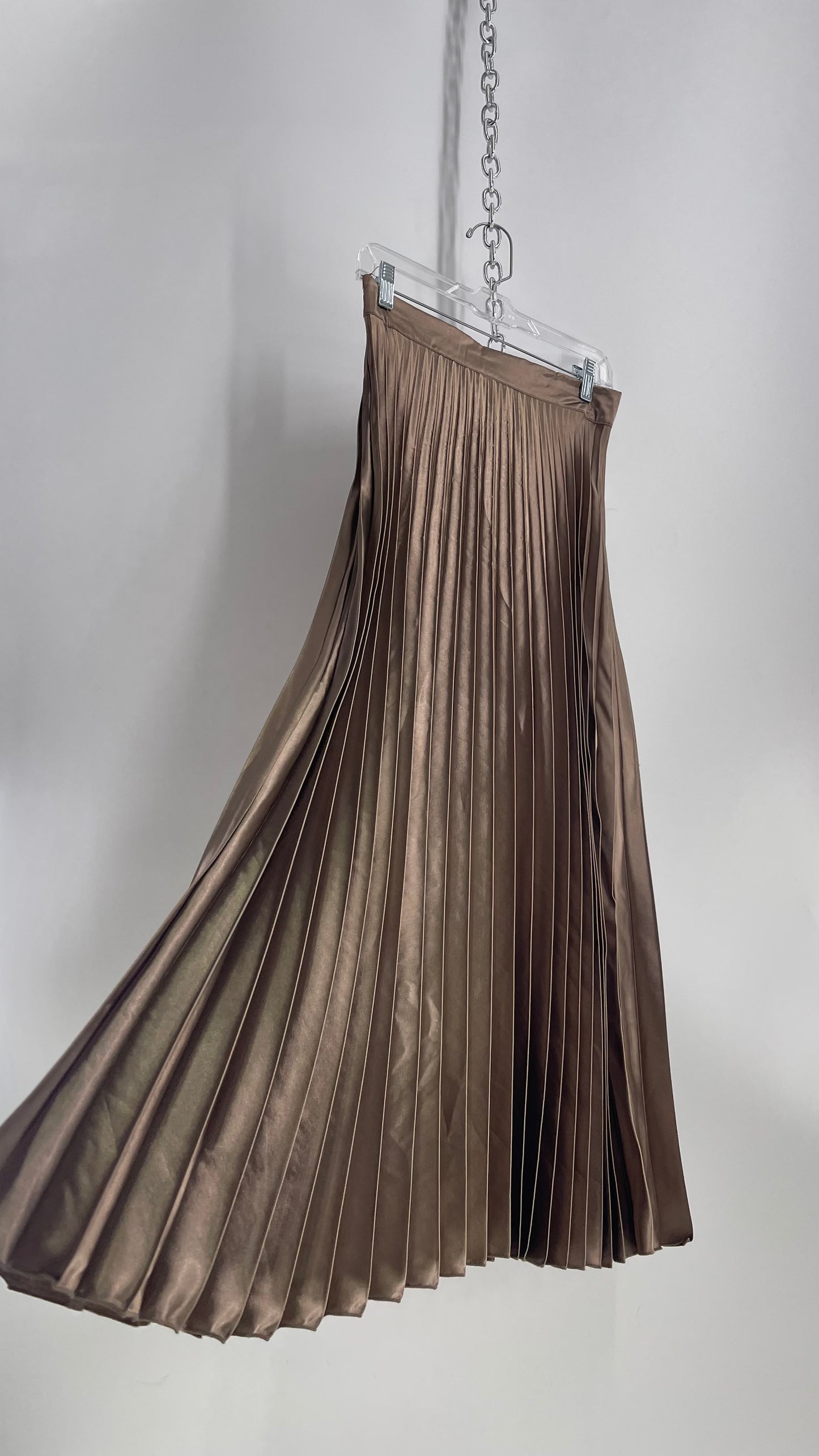 ZANZEA Collection Pleated Metallic Gold/ Silver Skirt (Medium)