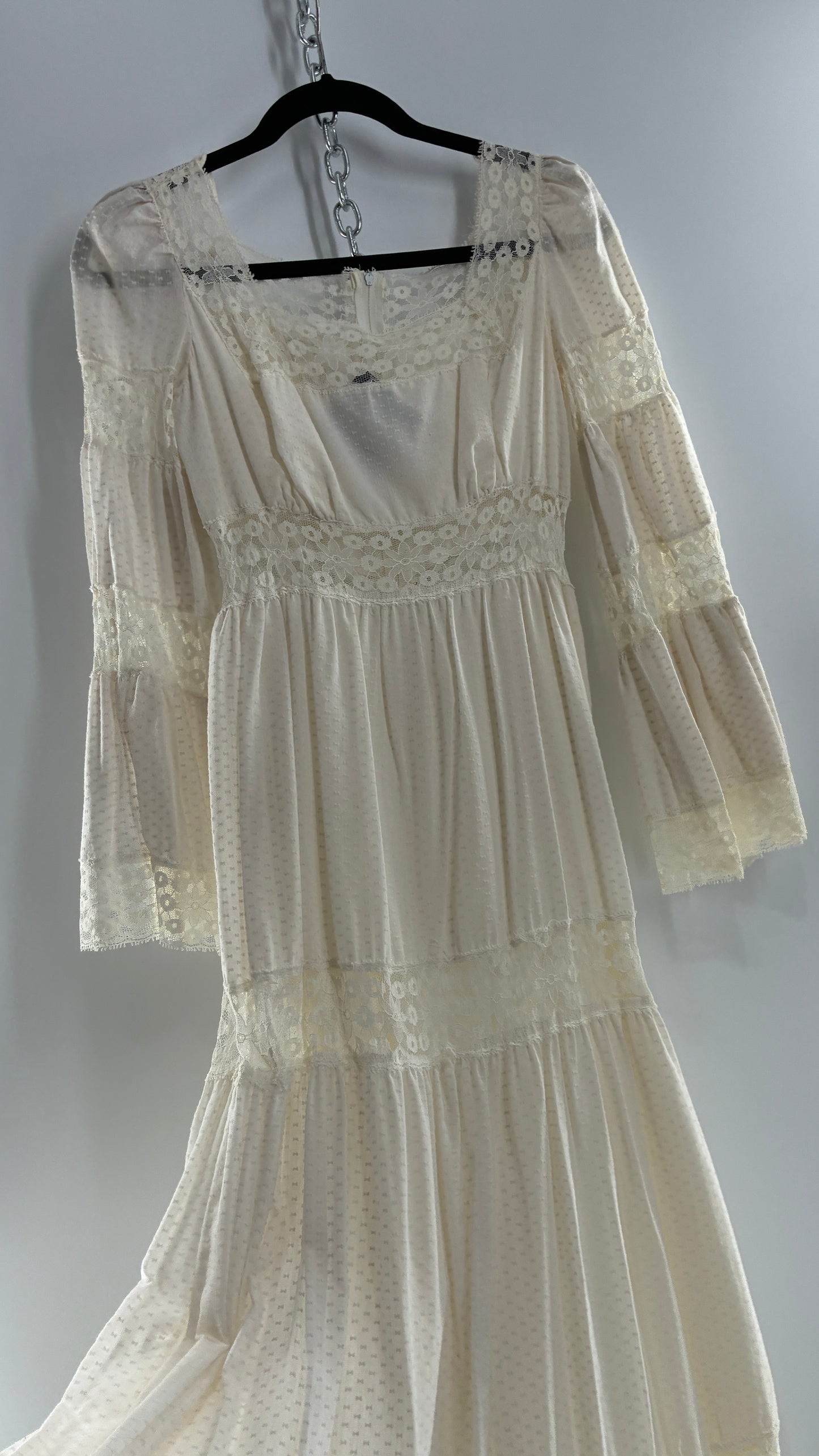 Vintage 1970s Off White Handmade Bell Sleeve Possible Wedding Gown (XS/Small)