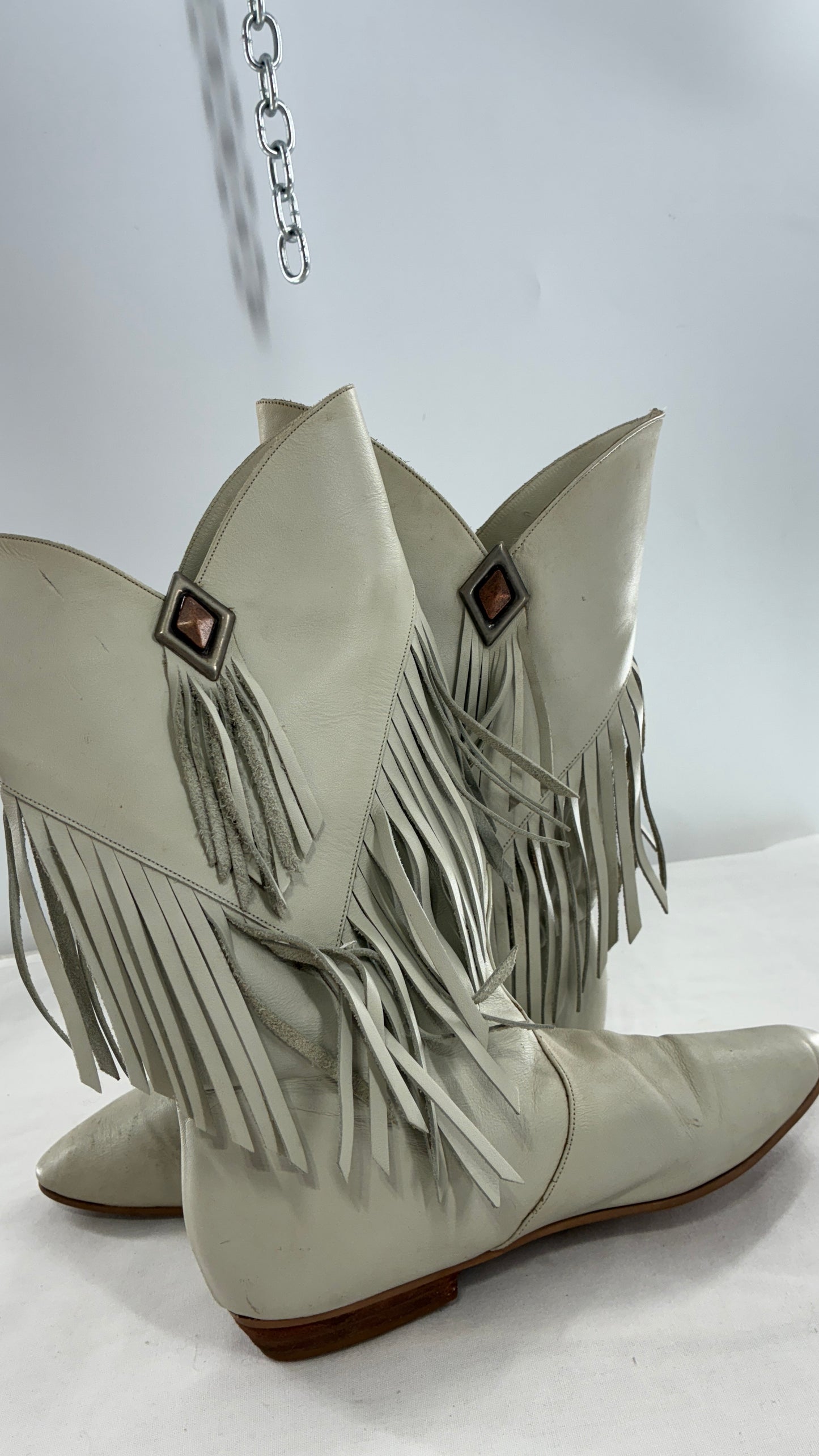 LJ SIMONE NEW YORK Off White, Slouchy Genuine Leather Fringed Boots (6.5)