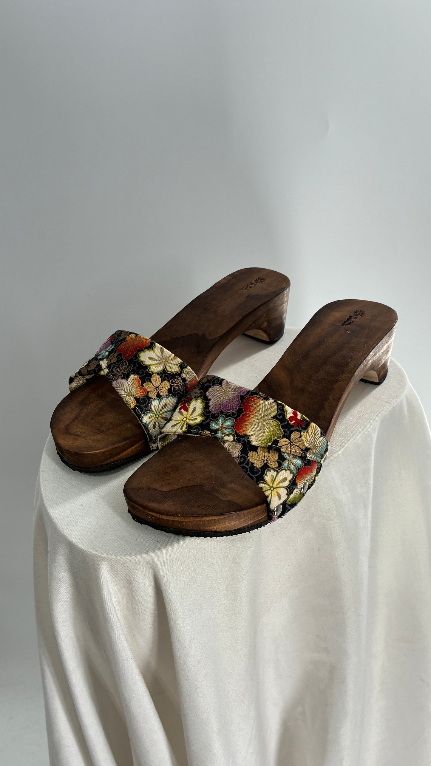 Vintage HUANG Wooden Sandal Clog with Floral Patterned Strap (8.5)