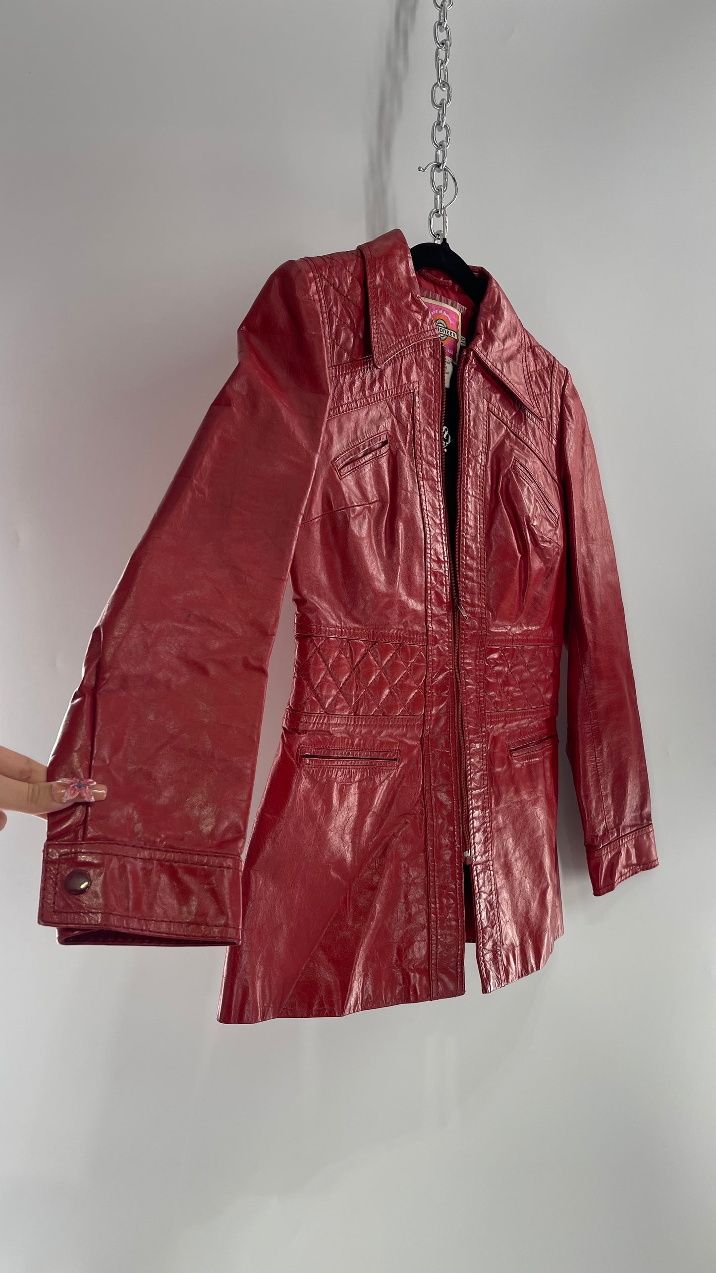 VINTAGE 1970s Ms Pioneer Red Leather Coat with Quilted Waistline (10)