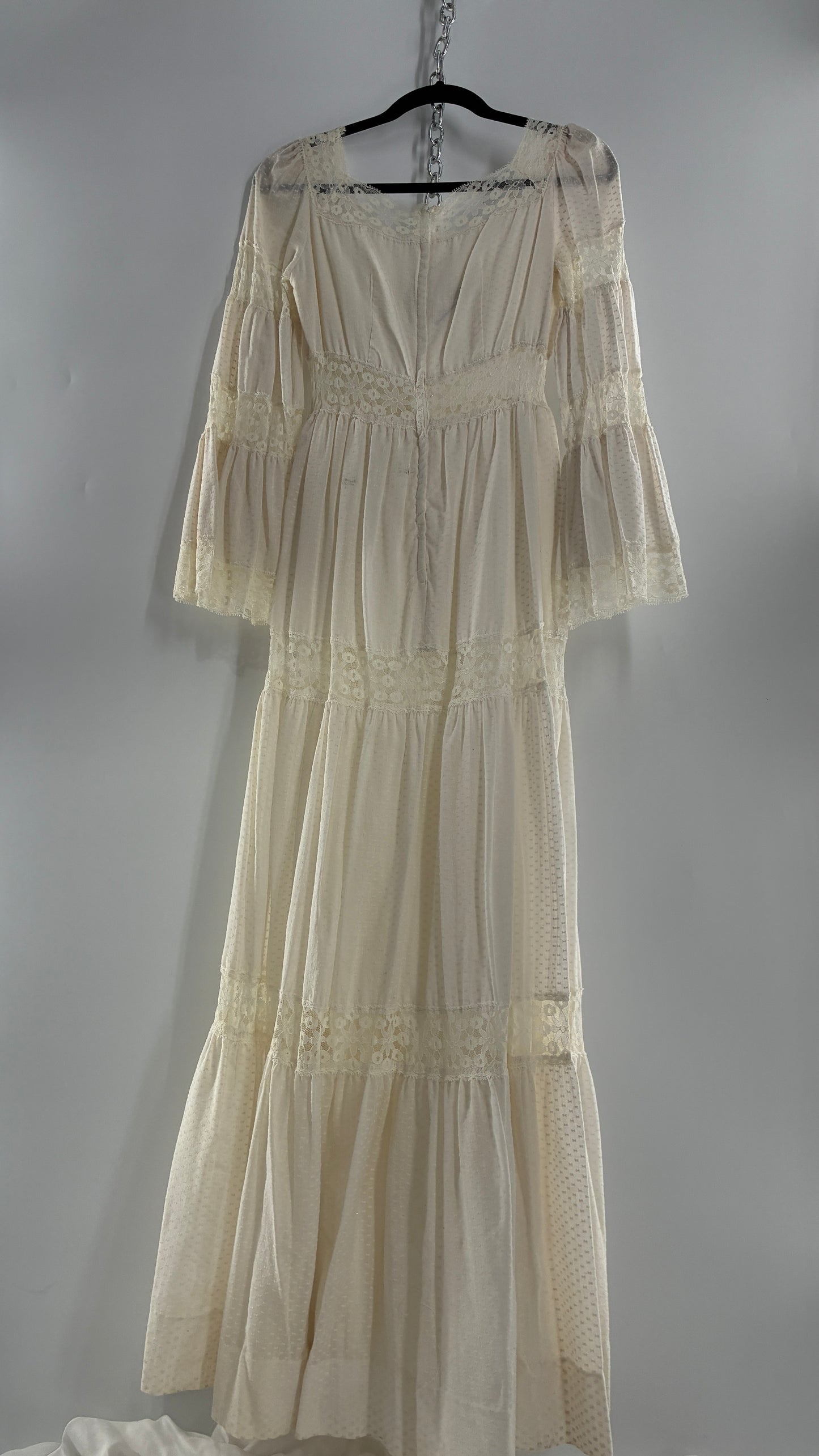 Vintage 1970s Off White Handmade Bell Sleeve Possible Wedding Gown (XS/Small)