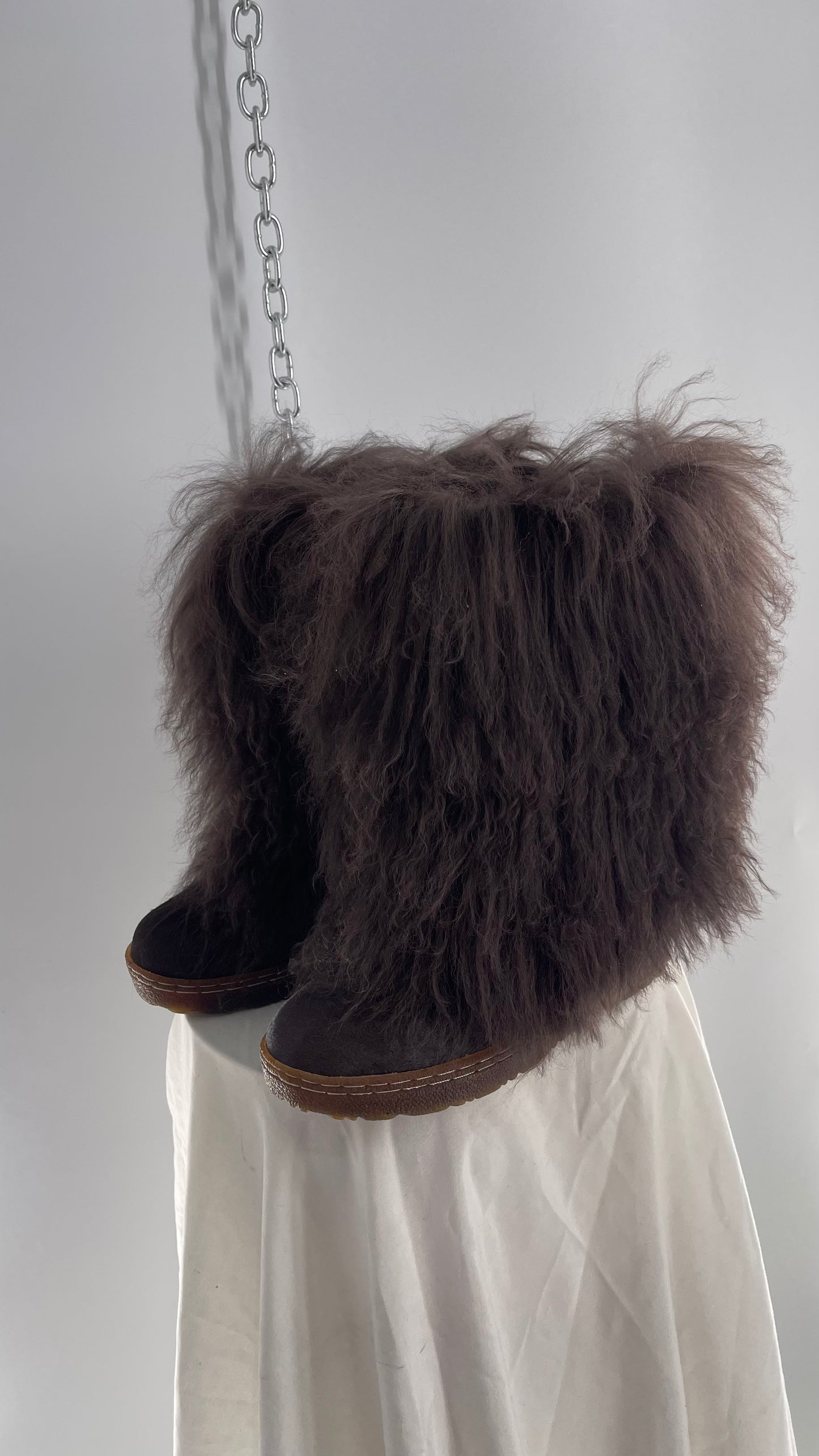 Vintage BEARPAW Boetis Chocolate Cow Hair and Curly Lamb Fur Exaggerated Fuzzy Boots (7)