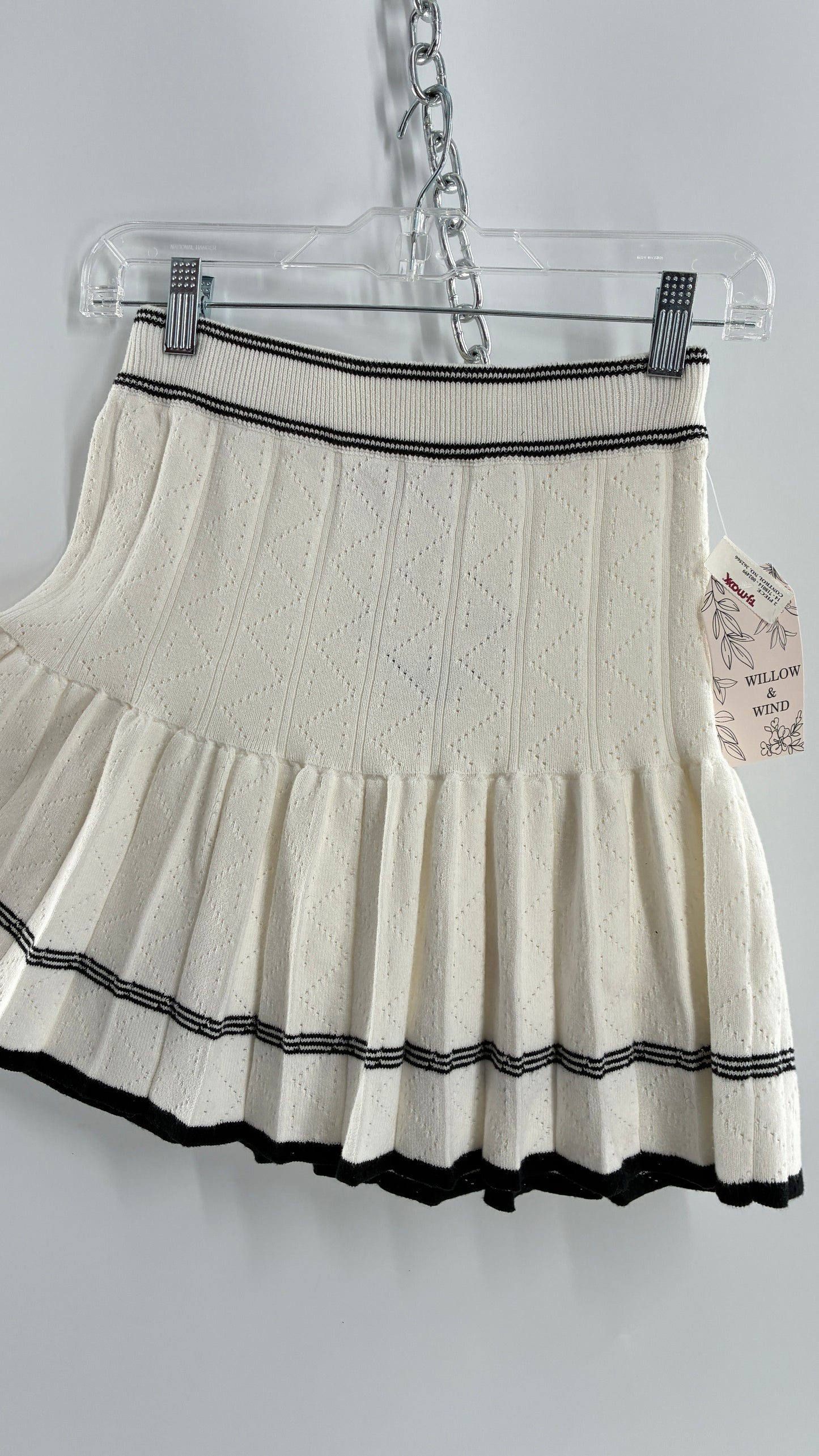 Willow & Wind Knit Pleated Mini Skirt with Tags Attached (Small)