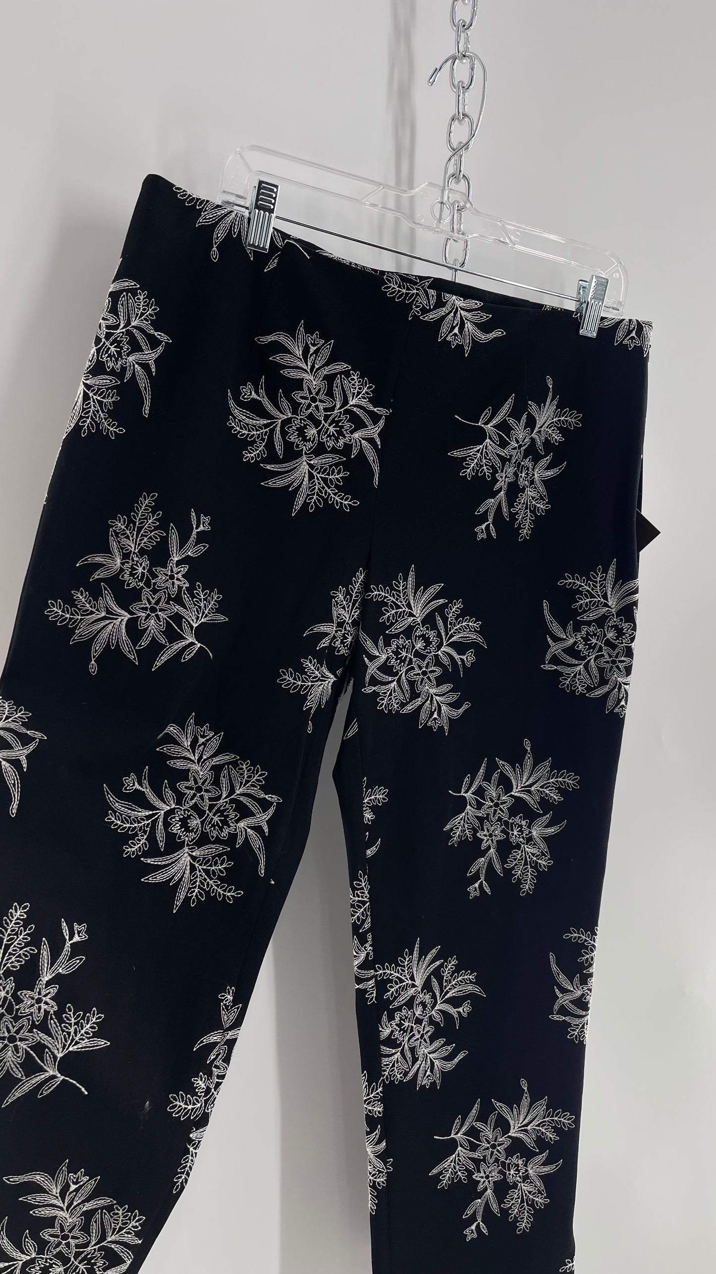 Vintage WOMYN Black 1990s Capris with White Contrast Embroidery (12)