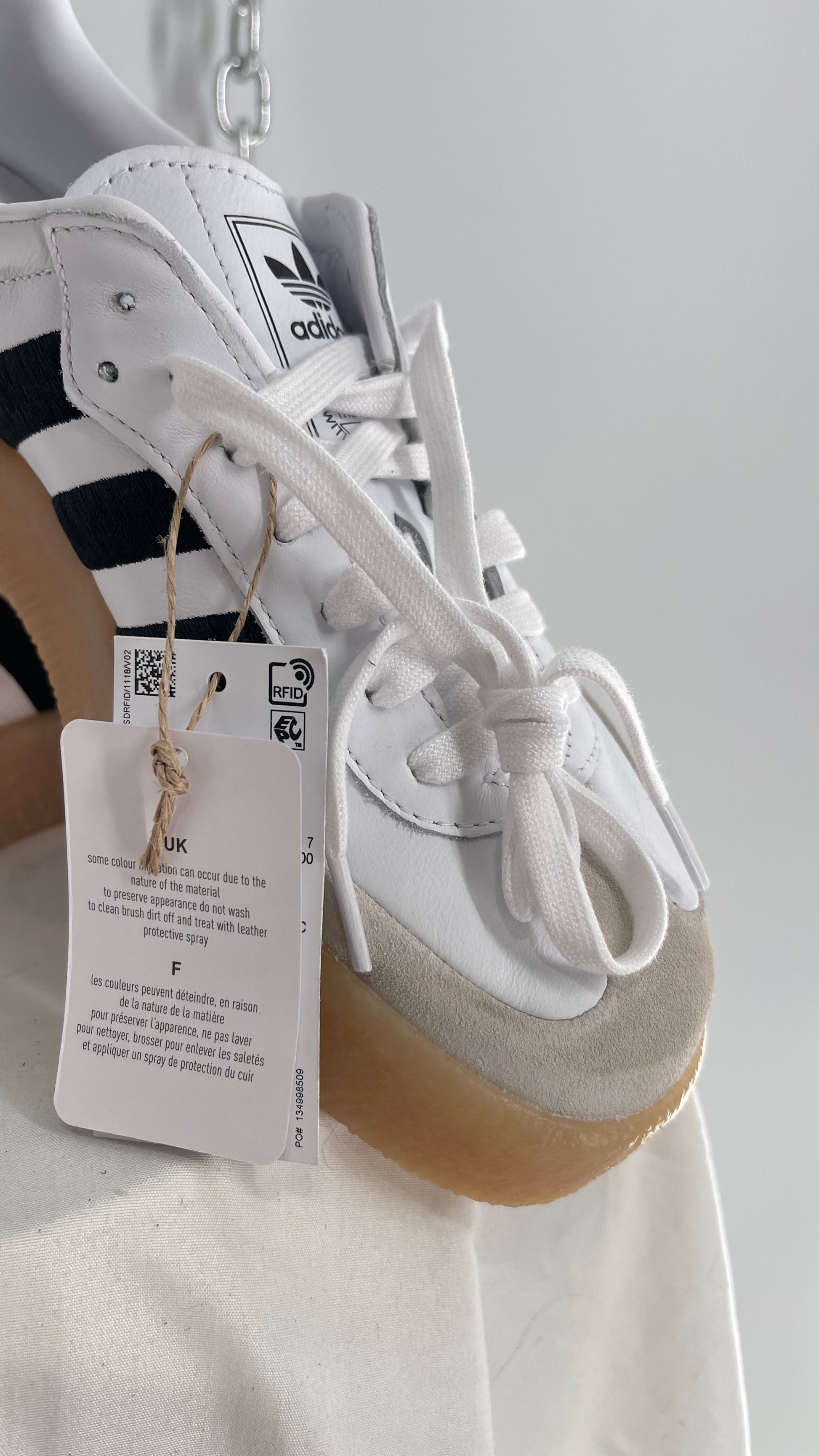 Adidas Sambas (Men's 8.5 Women's 9) The Thrifty Hippy Adidas Sambas (Men's 8.5 Women's 9) The Thrifty Hippy