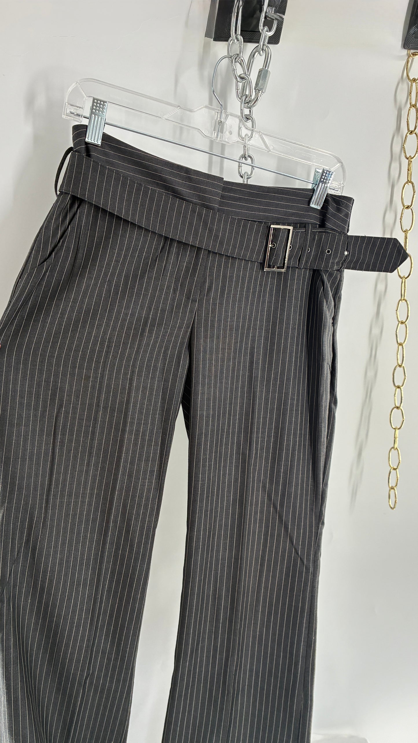 Vintage ANNE KLEIN Pinstripe Grey Low Rise, Wide Leg Trouser with Belted Hip (2)