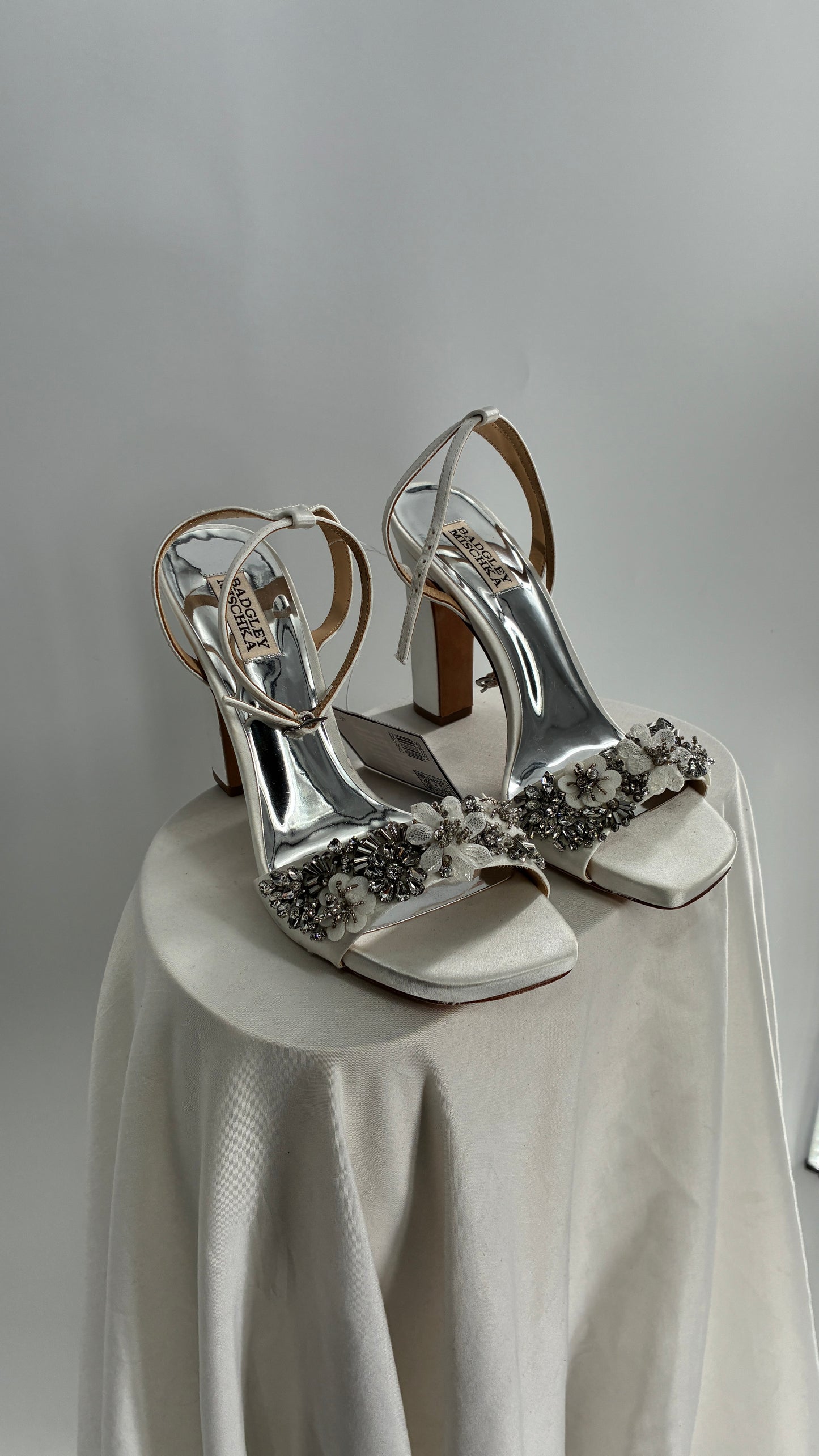 BADGLEY MISCHKA White Square Toe Embellished Florals Heels (9.5)