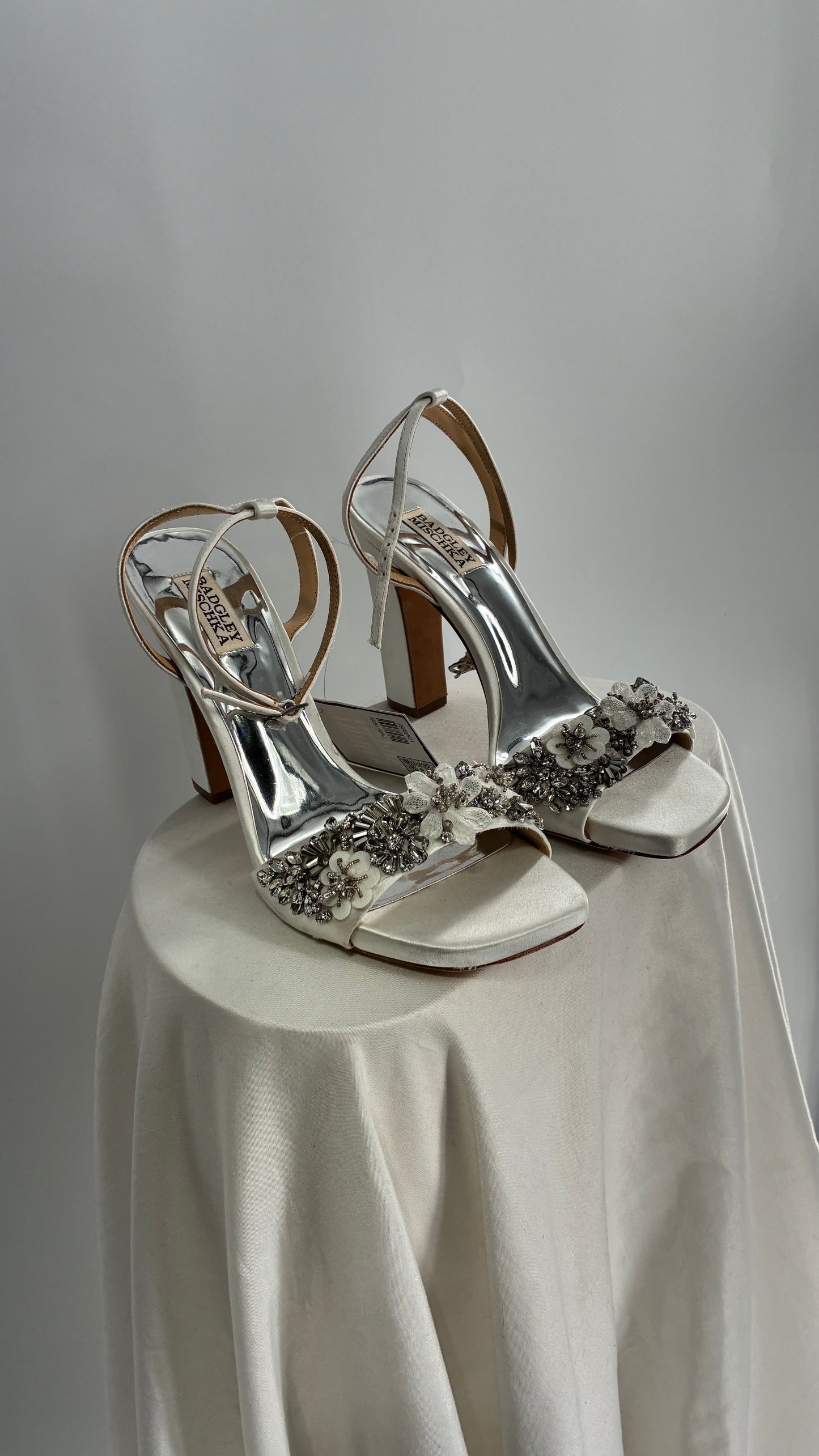 BADGLEY MISCHKA White Square Toe Embellished Florals Heels (9.5)