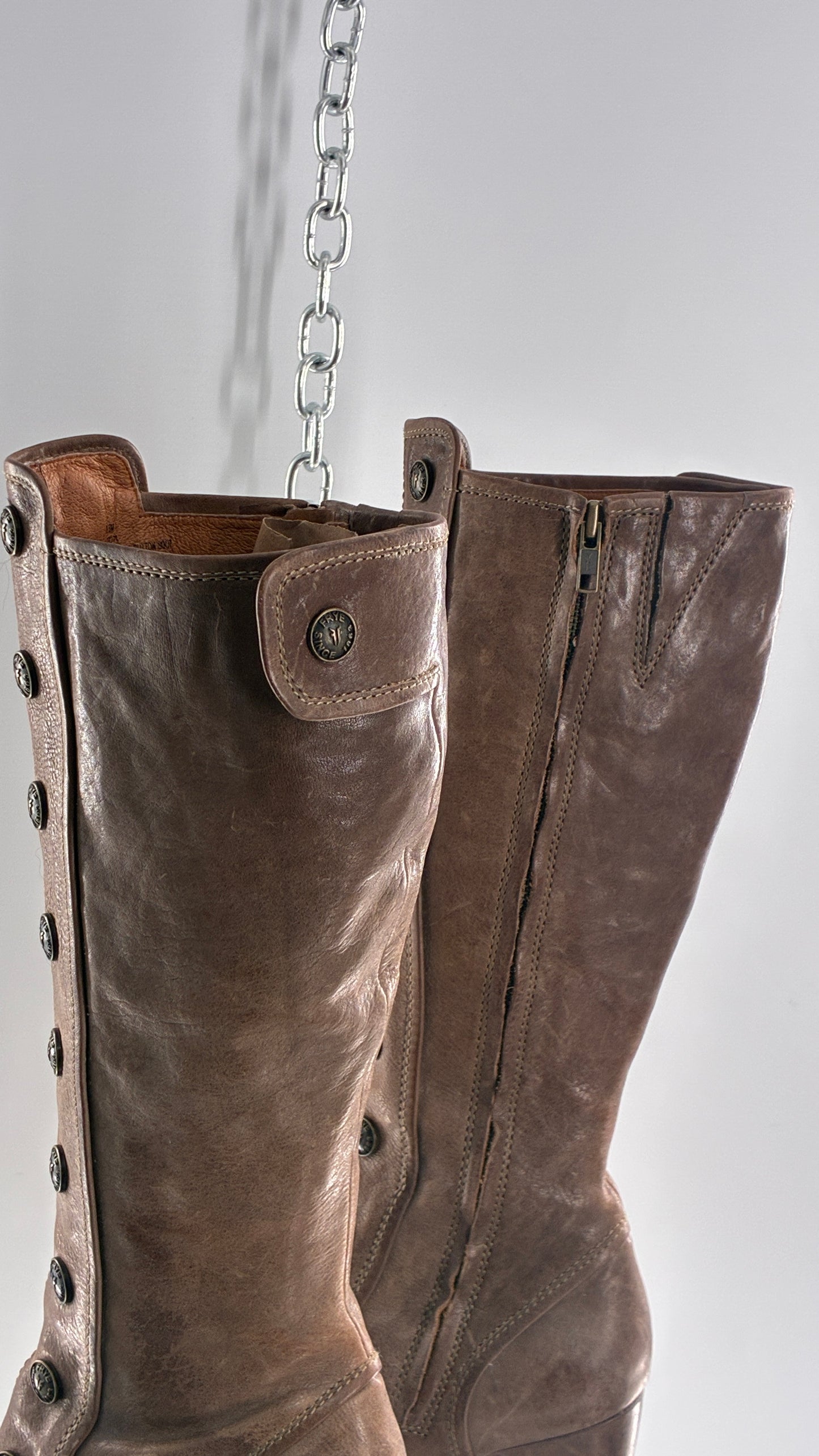 Vintage Limited Edition FRYE Adrienne Taupe Leather Rounded Toe Boots with Button Details (8.5)