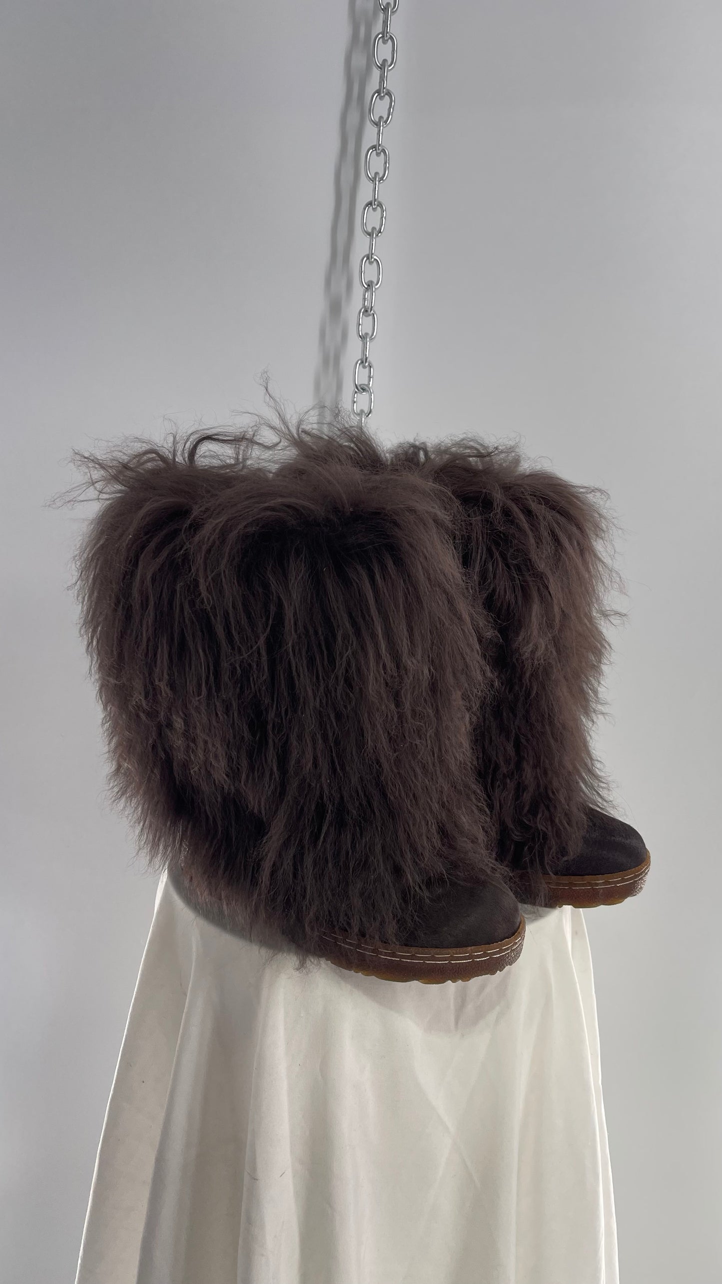 Vintage BEARPAW Boetis Chocolate Cow Hair and Curly Lamb Fur Exaggerated Fuzzy Boots (7)