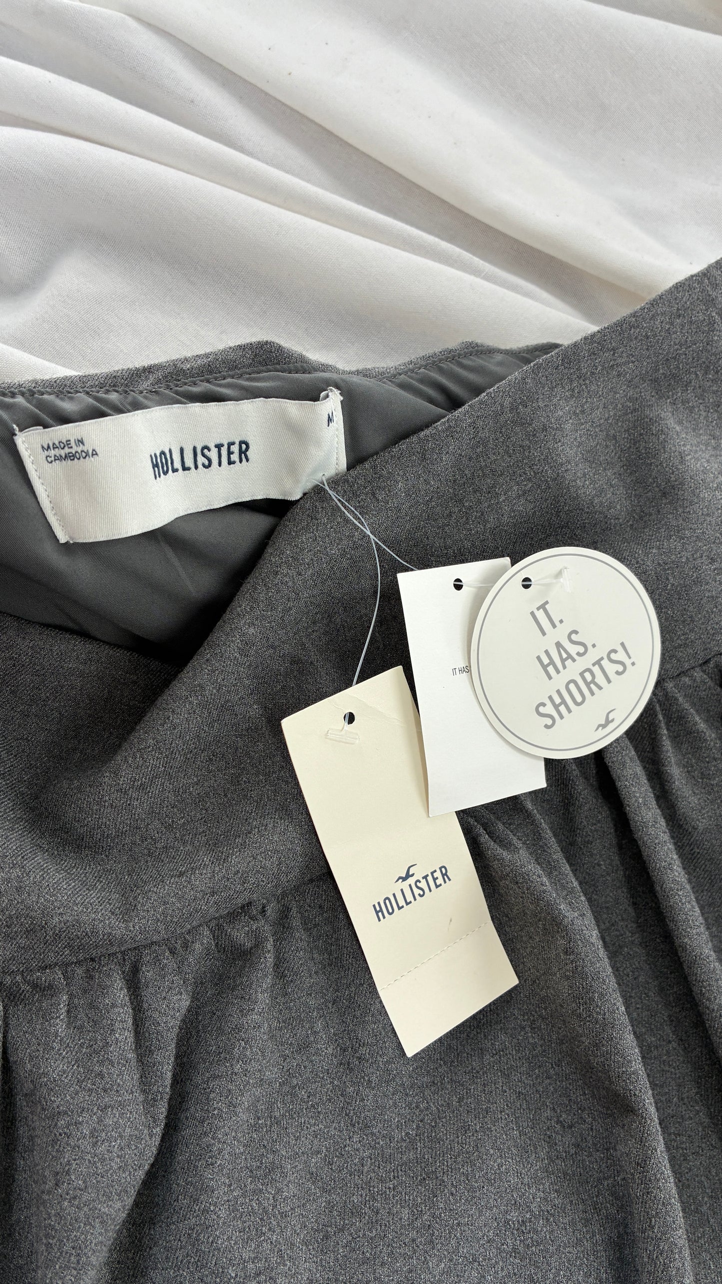HOLLISTER Grey Bubble Hem Minu Skirt with Tags Attached  (Medium)