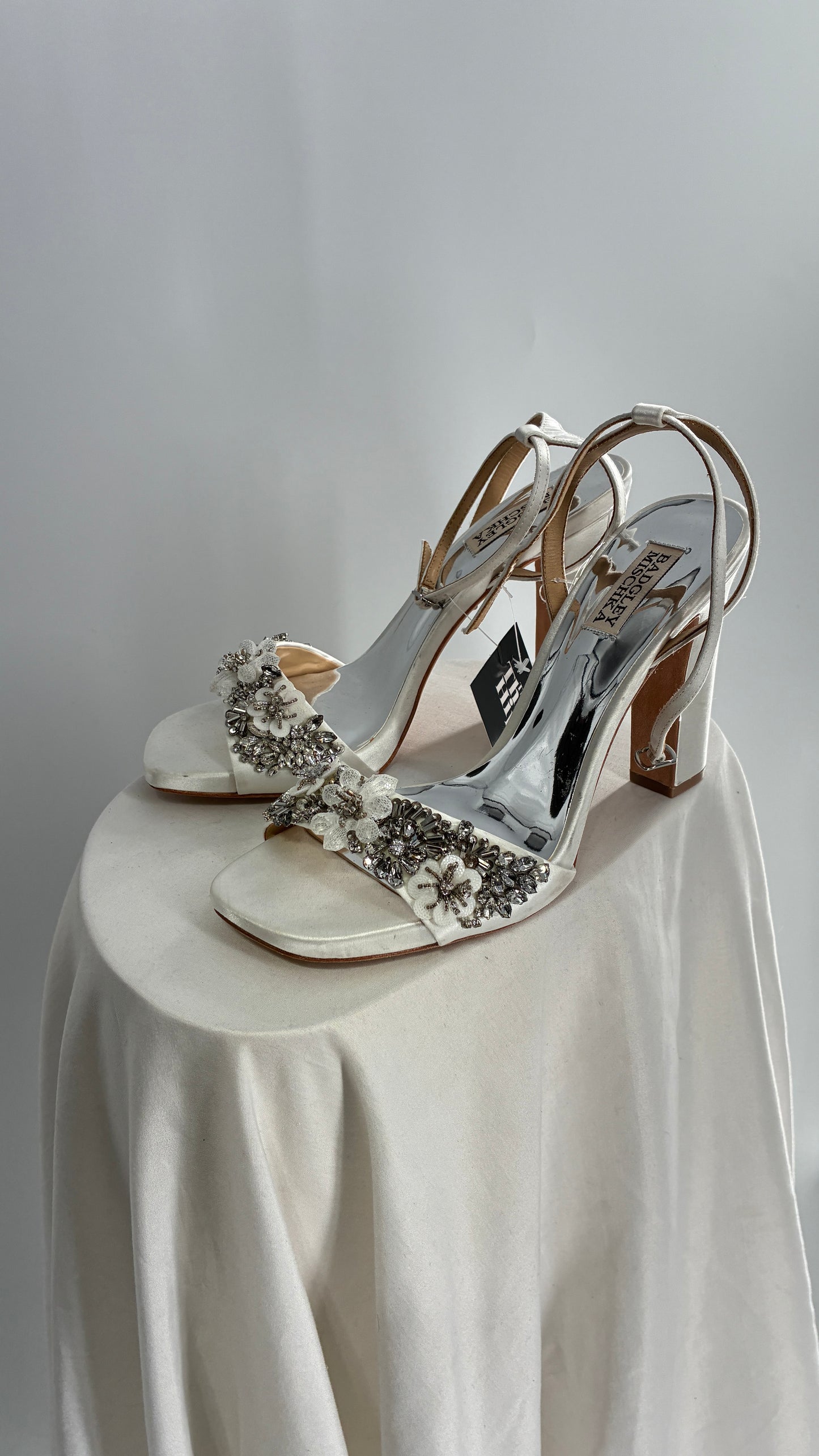 BADGLEY MISCHKA White Square Toe Embellished Florals Heels (9.5)