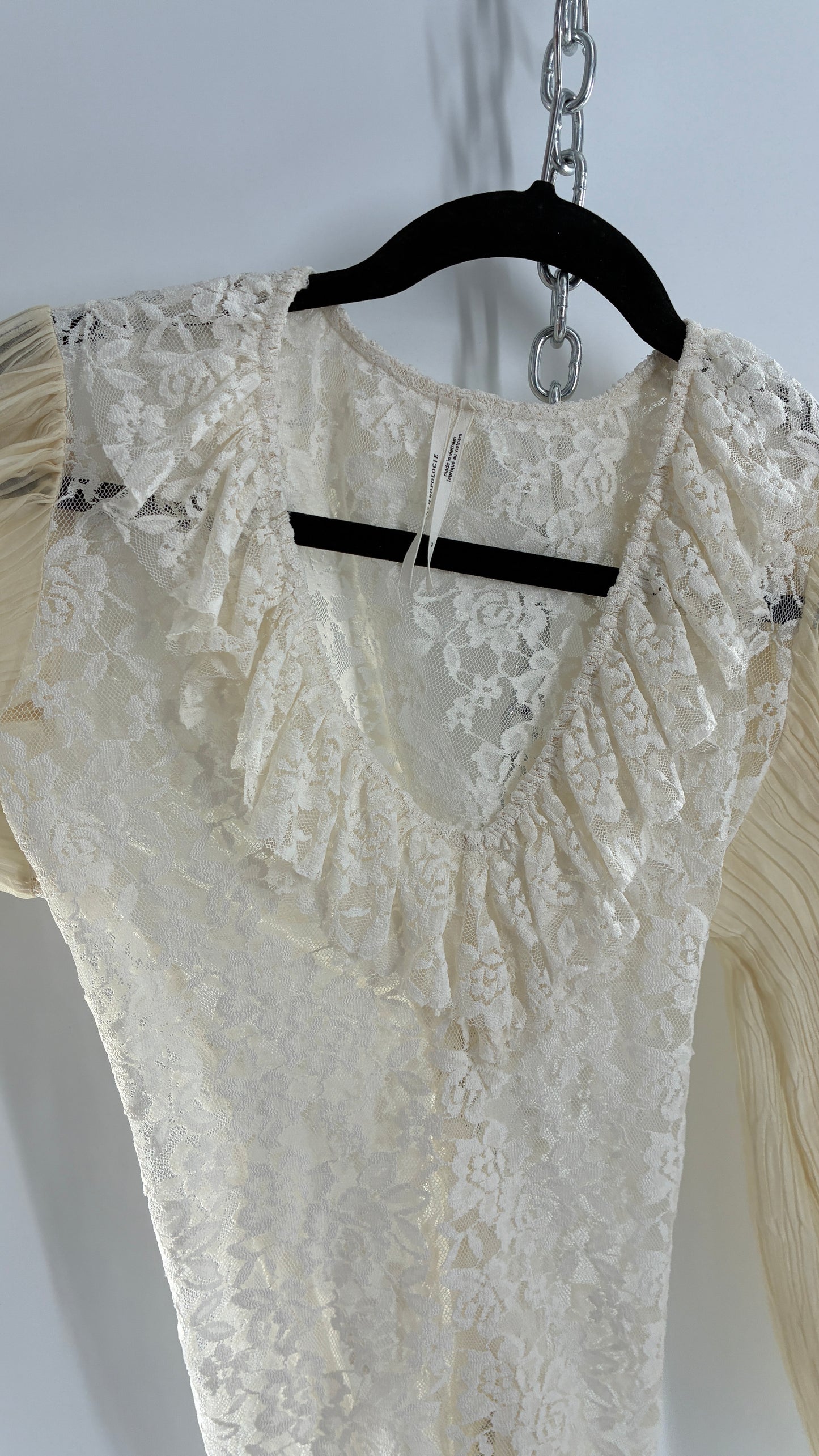 ANTHROPOLOGIE Lace Bubble Sleeve Crepe Blouse (Medium)
