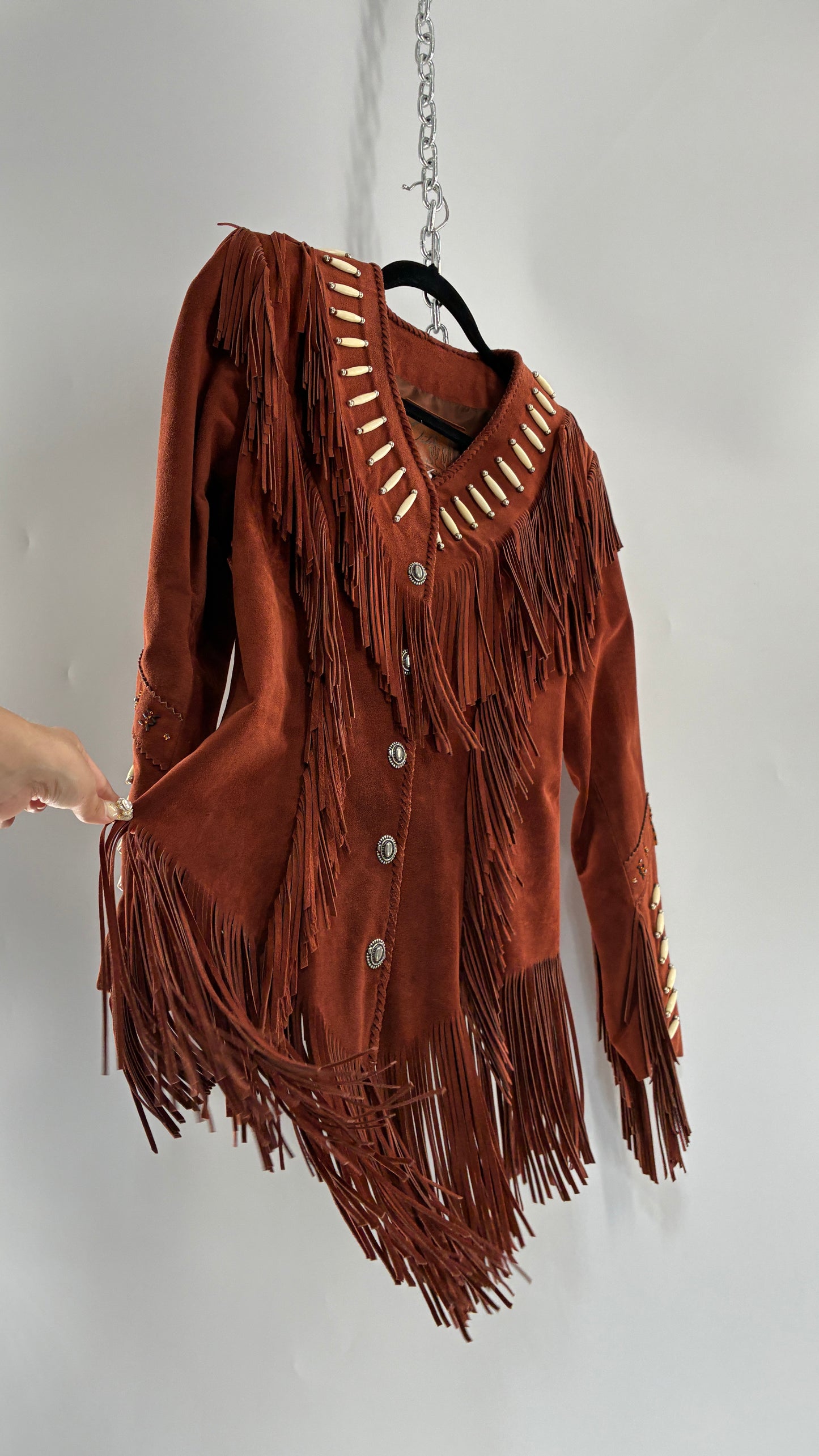 Vintage 1970s Suede Made in Old Senora Mexico Rust Thick Heavy Duty Suede Leather Jacket with Pointed Hemline, Beaded Details and Fringe Design (8)