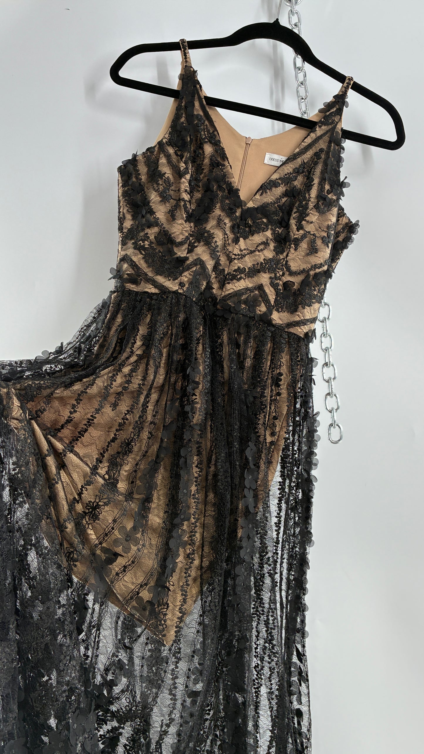 DRESS THE POPULATION Nude Underlay Black 3D Floral Lace Appliqué Overlay Dress (Small)