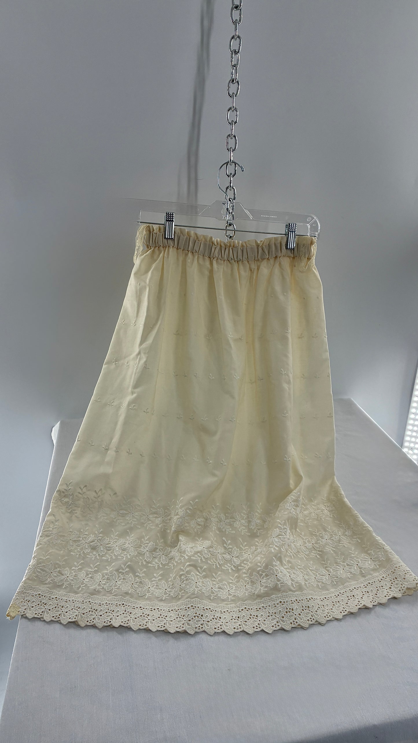 Vintage 1960s Handmade Lace Hem Cotton Skirt with Embroidered Patterning (XS/S)
