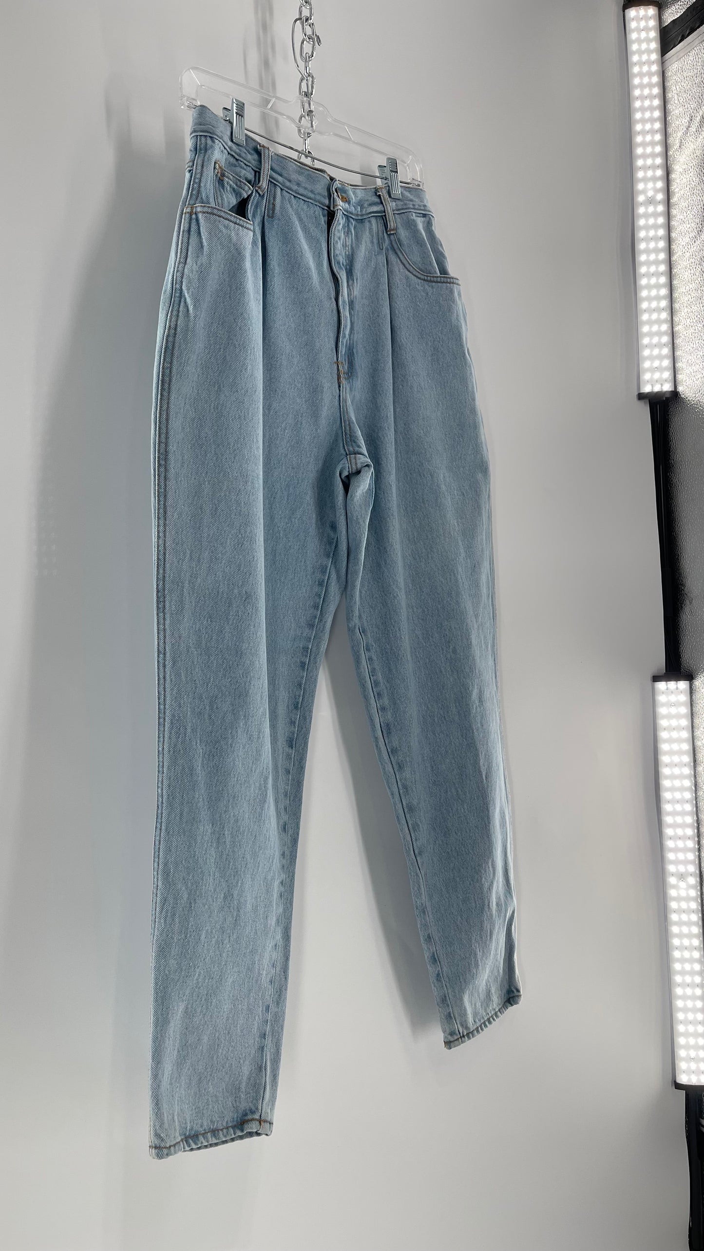 Vintage BILL BLASS Light Wash Ultra High Rise Mom Jean (12)