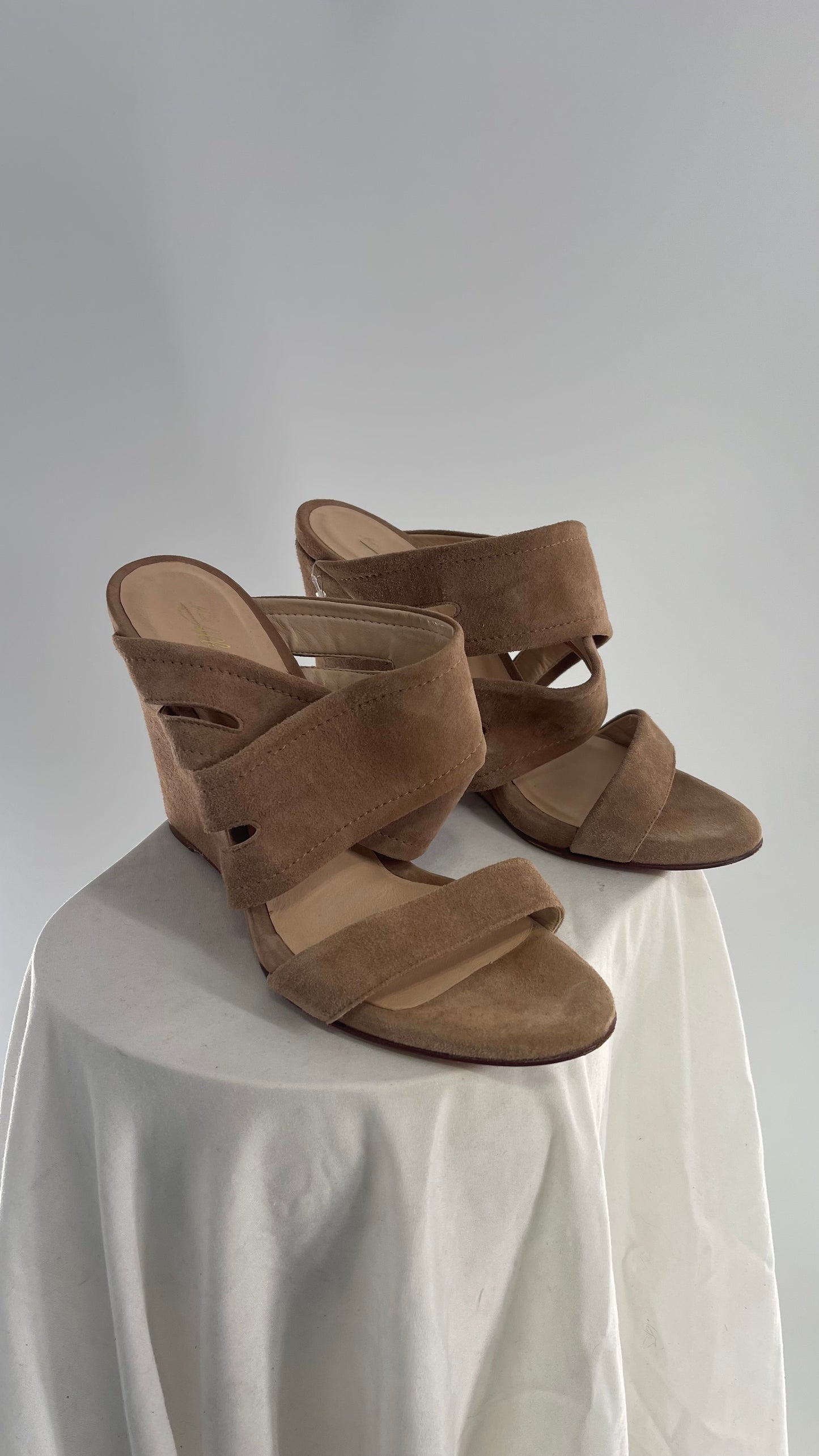 Ms.Albright Anthropologie Tan Suede Leather Strappy Wedge Heel (41)