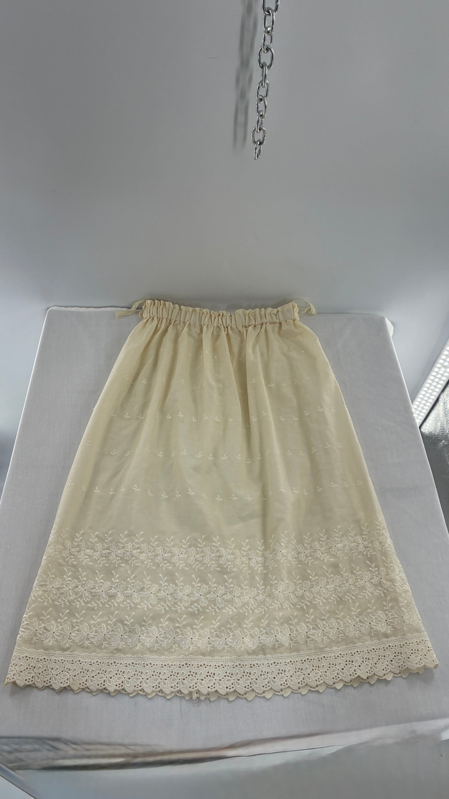 Vintage 1960s Handmade Lace Hem Cotton Skirt with Embroidered Patterning (XS/S)