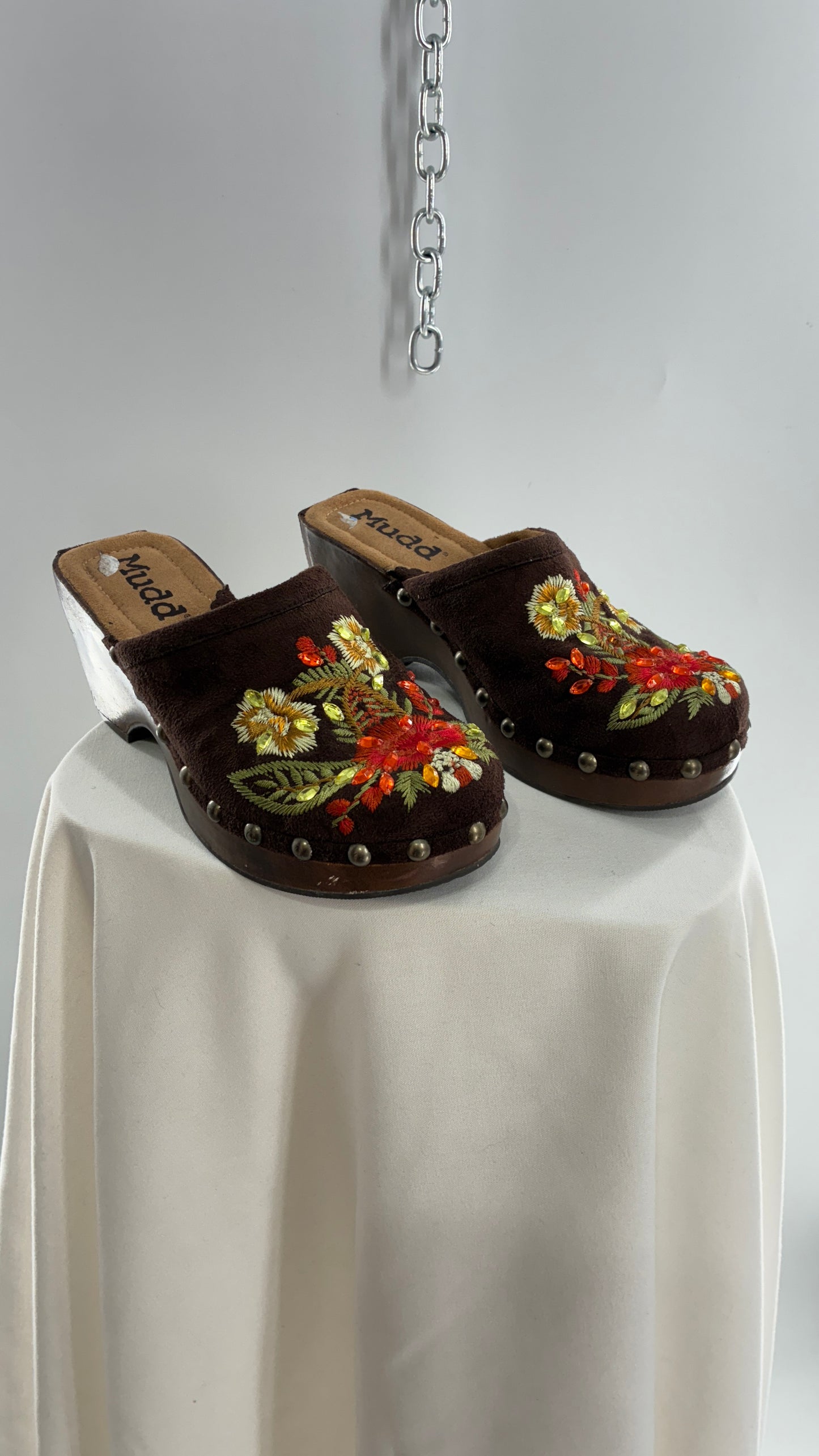 Vintage MUDD Brown Clog with Side Studding and Embroidered Details (6.5)