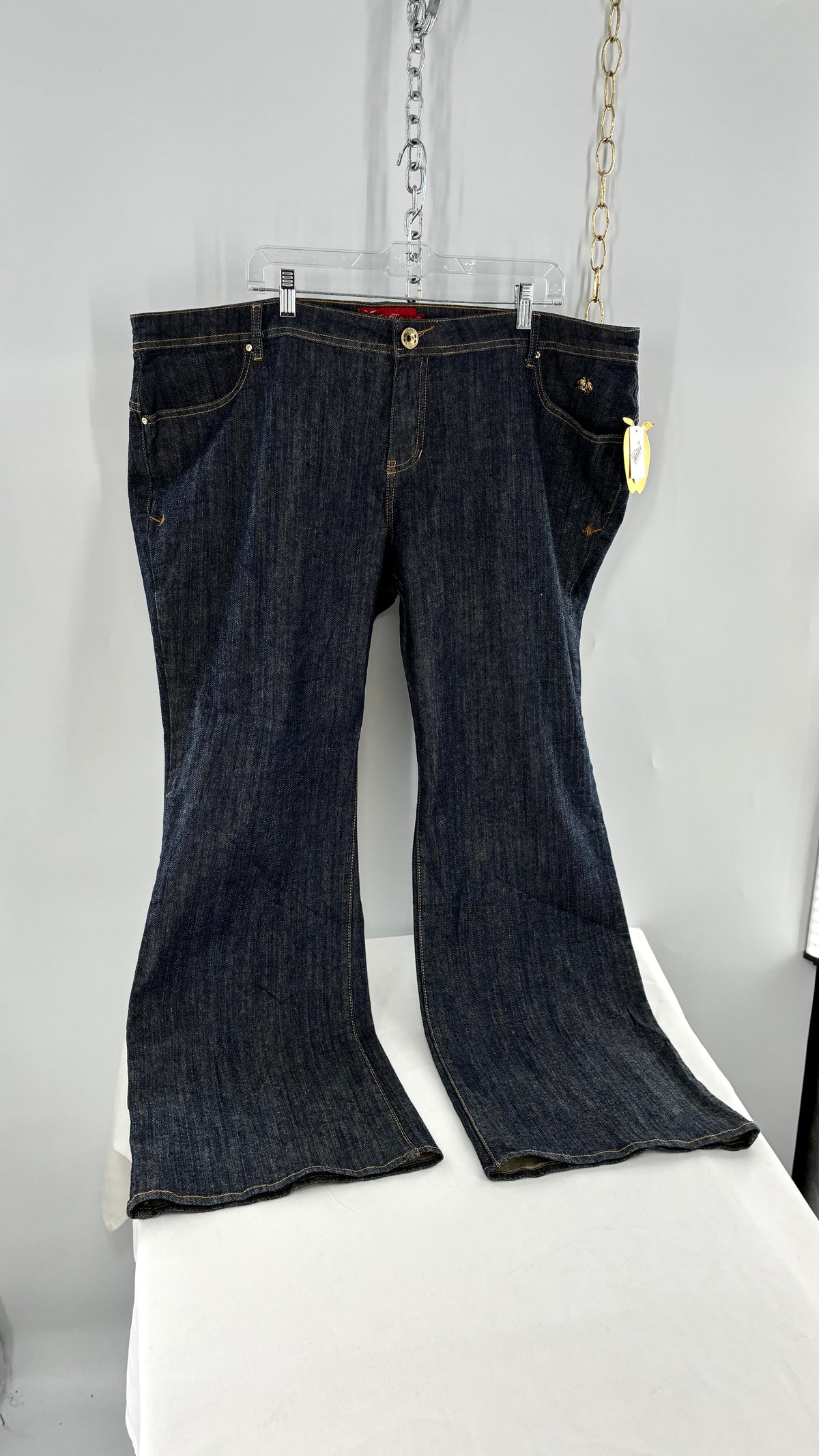 Deadstock Vintage Iconic APPLE BOTTOM JEANS with Apple Pockets and Embroidered Lettering (24)