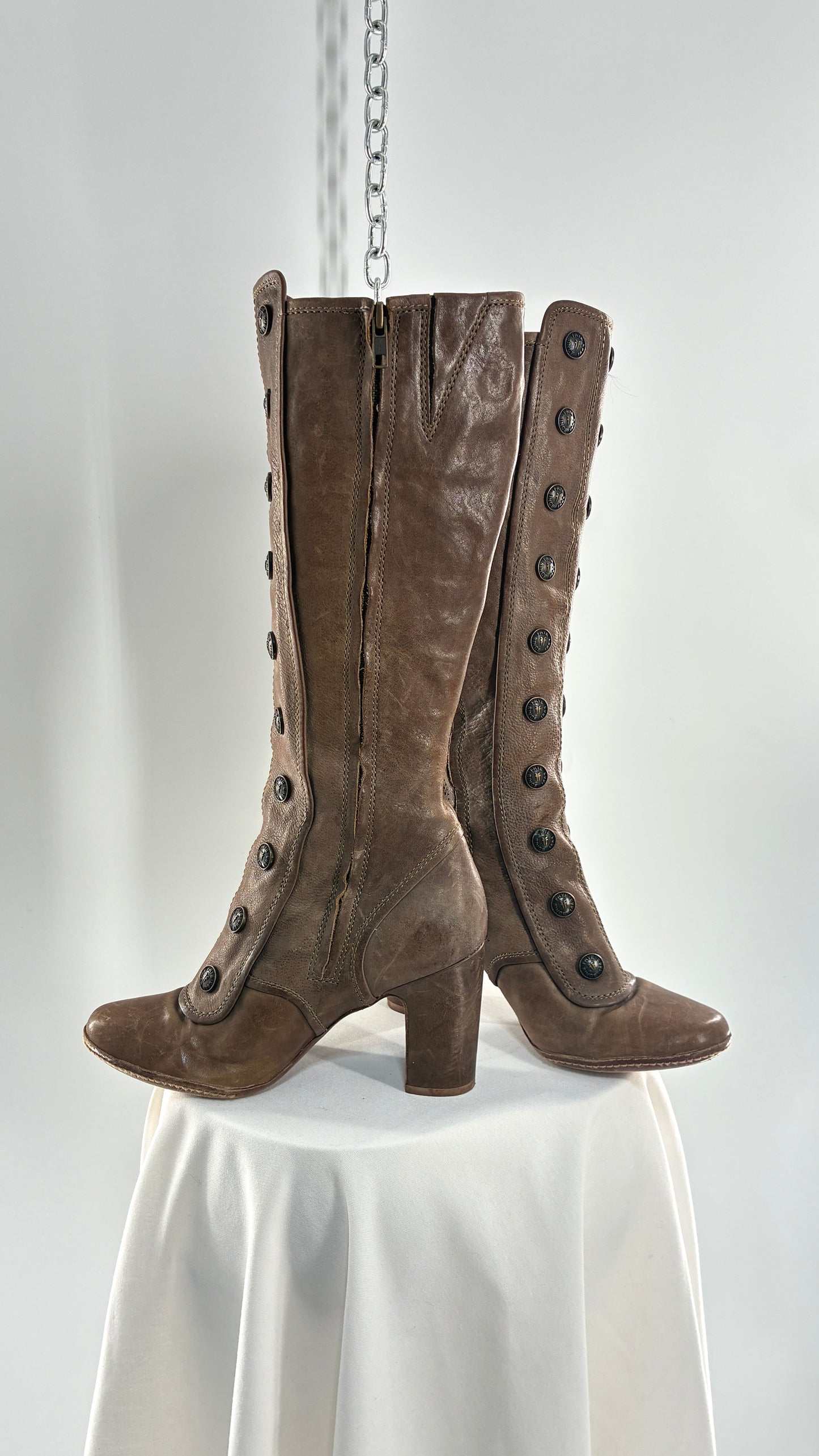 Vintage Limited Edition FRYE Adrienne Taupe Leather Rounded Toe Boots with Button Details (8.5)